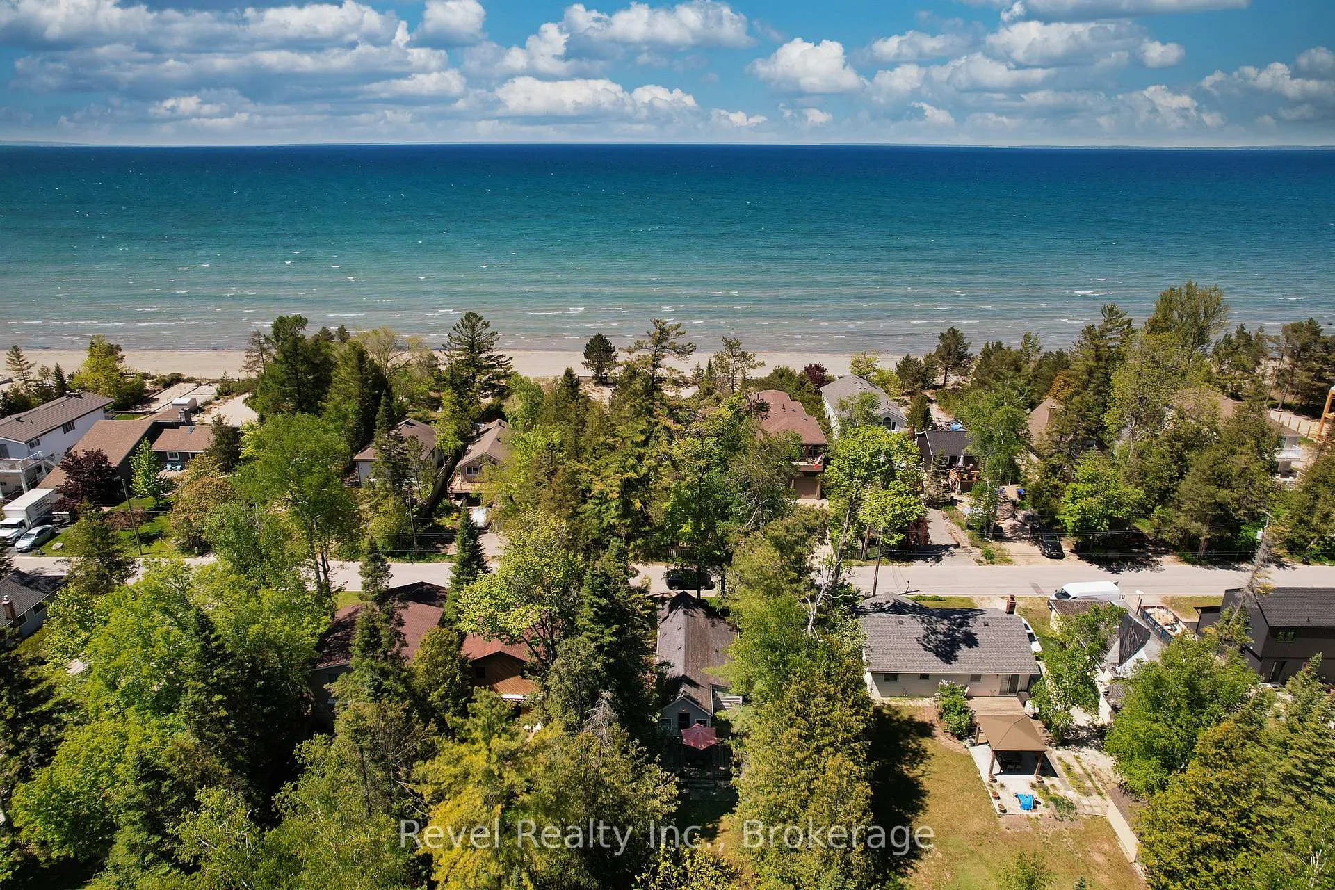 Photo 5 of 1693 Shore Lane, Wasaga Beach — HOMEH