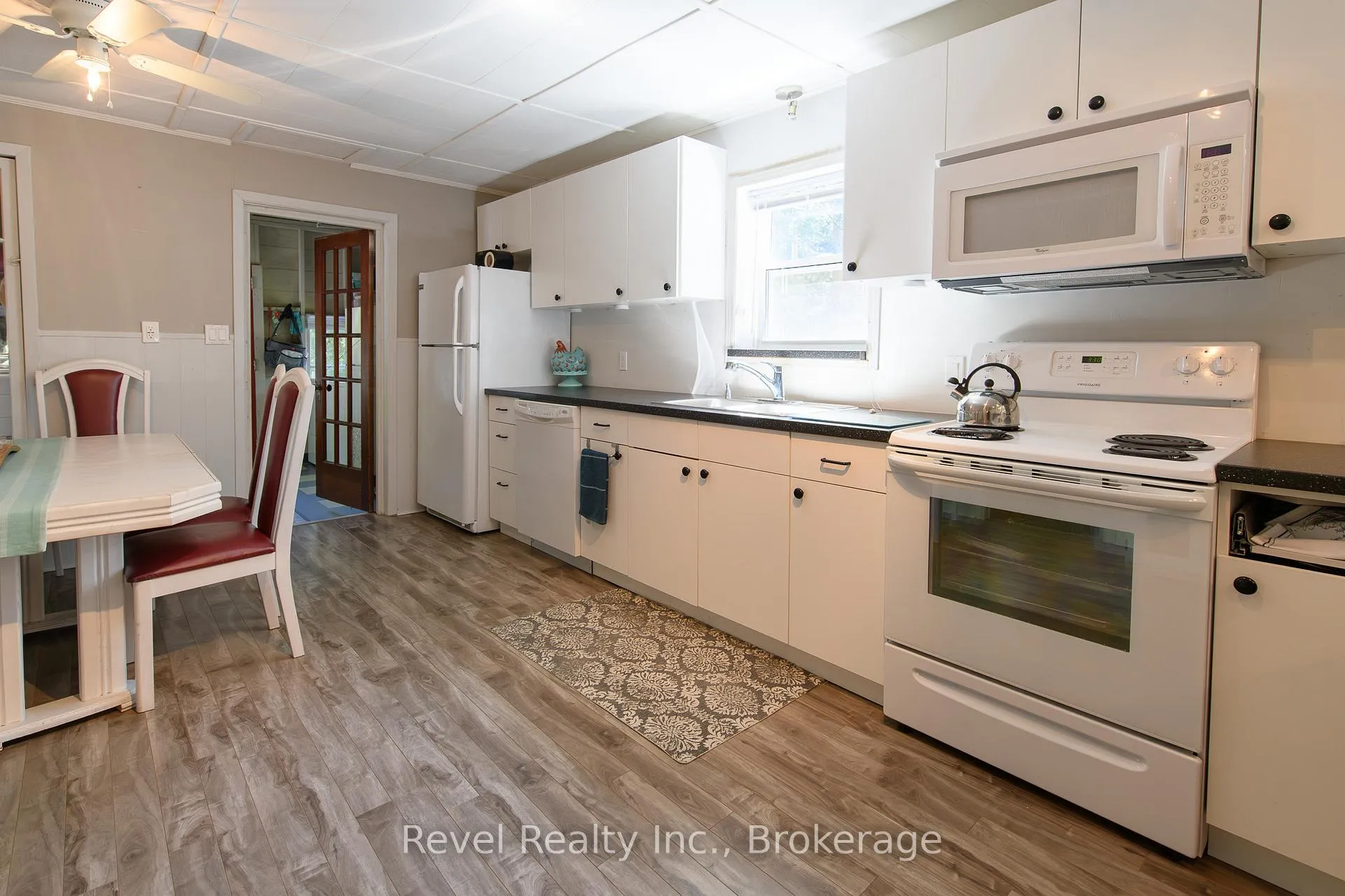 Photo 8 of 1693 Shore Lane, Wasaga Beach — HOMEH