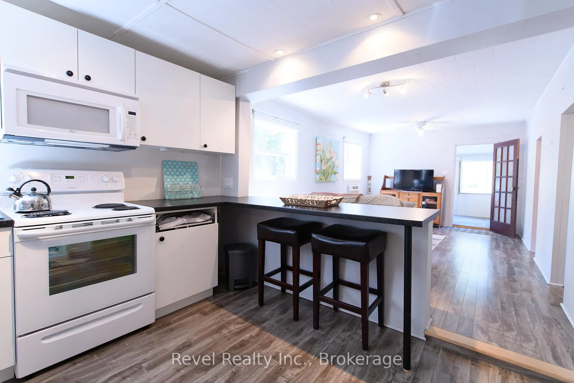 Photo 11 of 1693 Shore Lane, Wasaga Beach — HOMEH