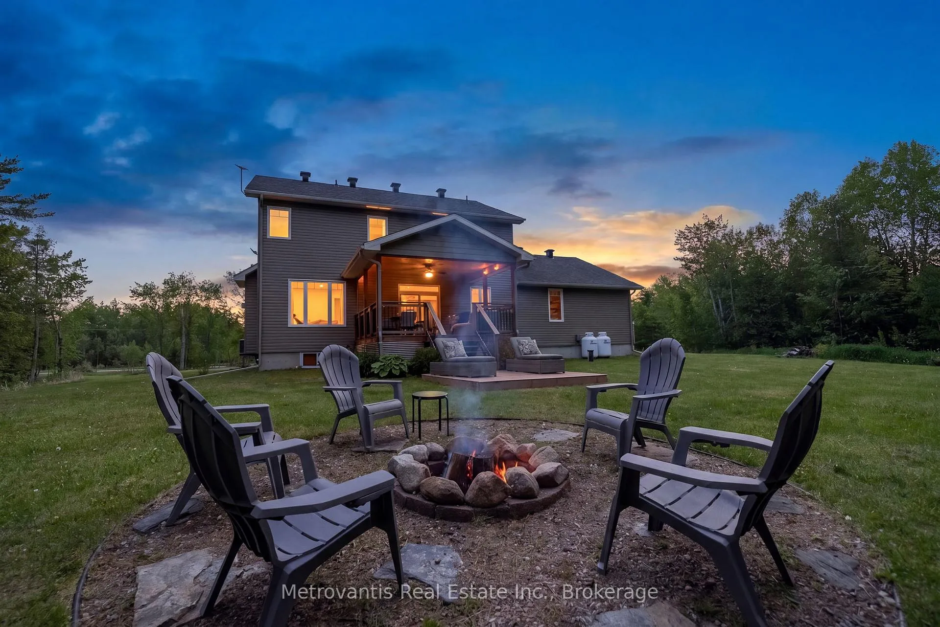 Photo 3 of 1384 Robertson Line, McNab/Braeside, Mcnab/Braeside Twps — HOMEH