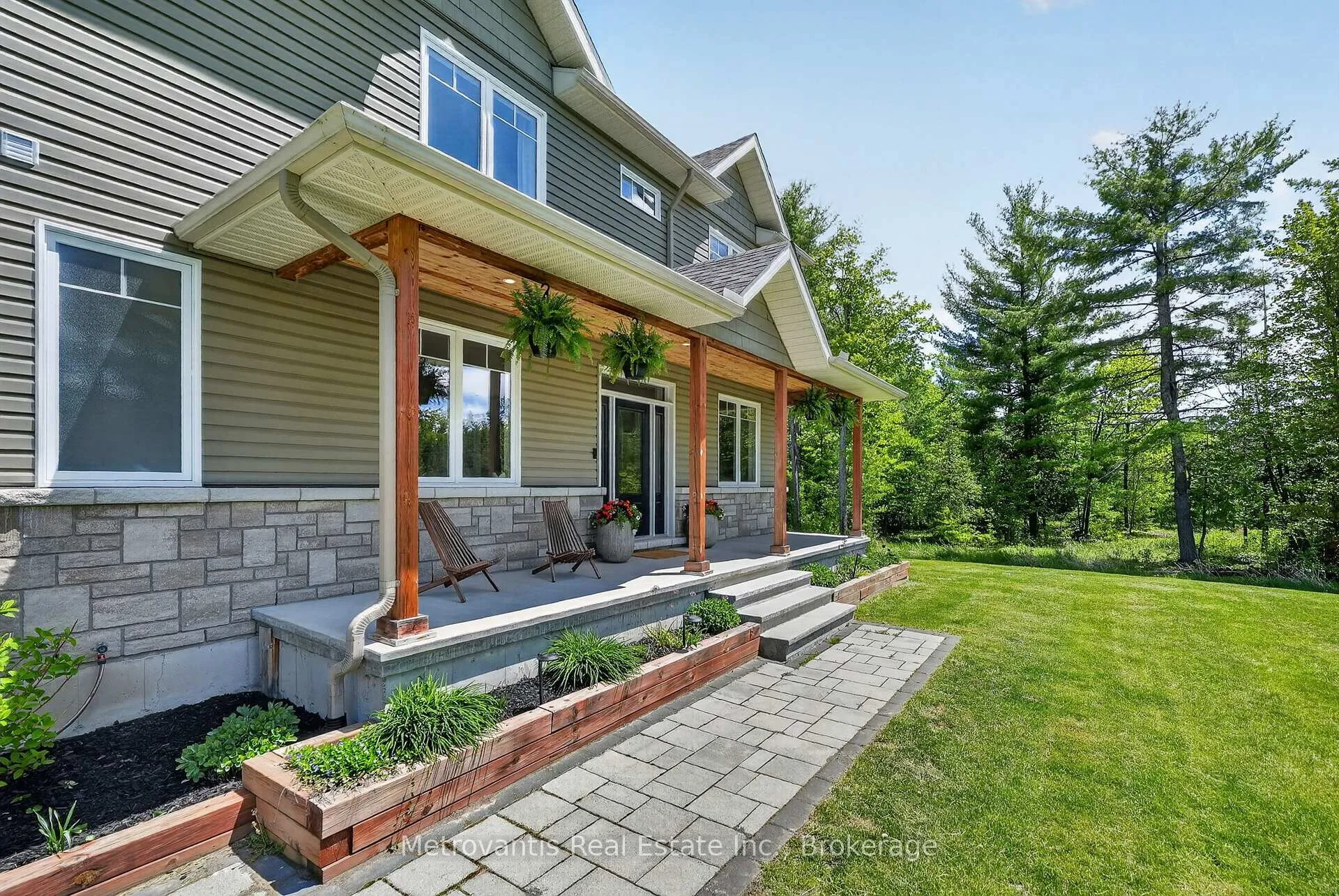 Photo 5 of 1384 Robertson Line, McNab/Braeside, Mcnab/Braeside Twps — HOMEH