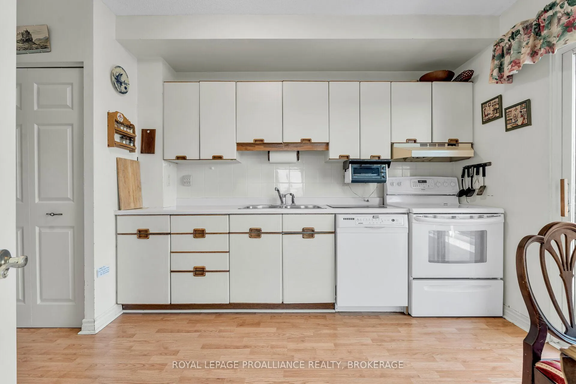 Photo 17 of Unit 1201, 1000 King Street W, Kingston, Central City West — HOMEH