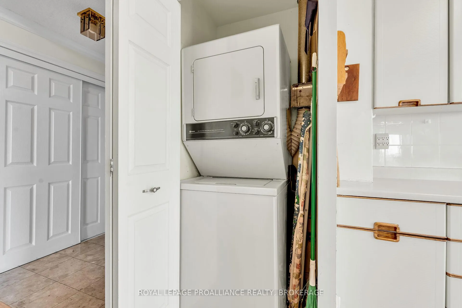 Photo 20 of Unit 1201, 1000 King Street W, Kingston, Central City West — HOMEH