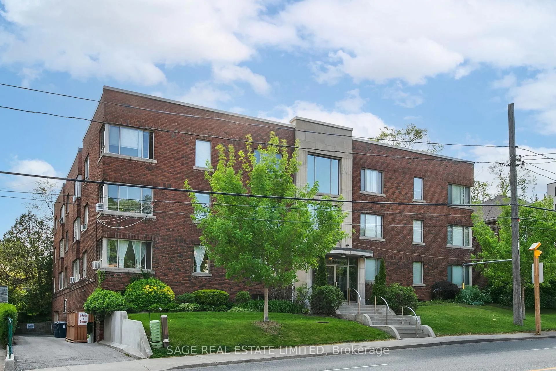Front of Unit 204, 1840 Bathurst Street