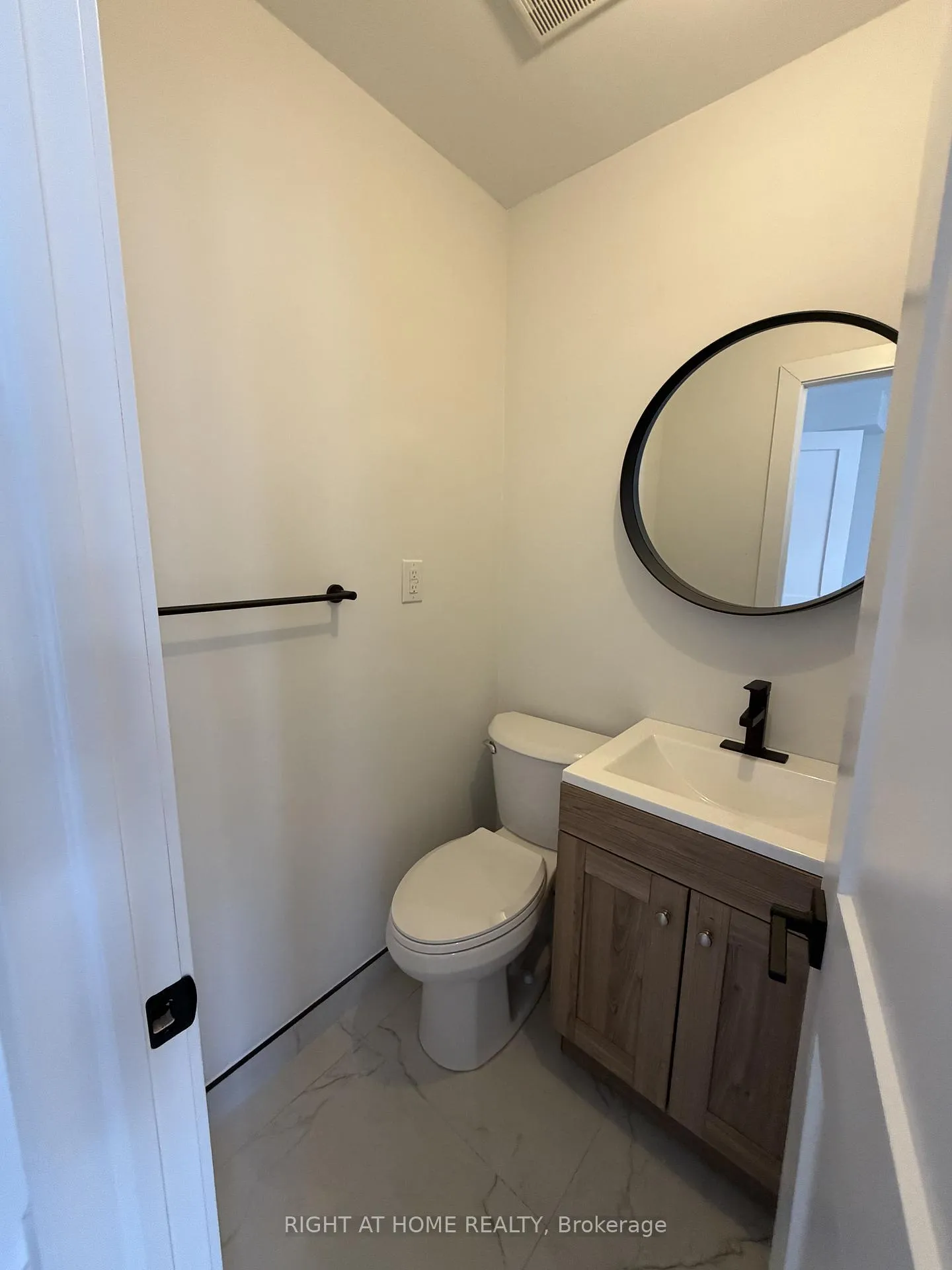 Photo 5 of Unit 201, 2245 Dundas Street W, Toronto, High Park-Swansea — HOMEH