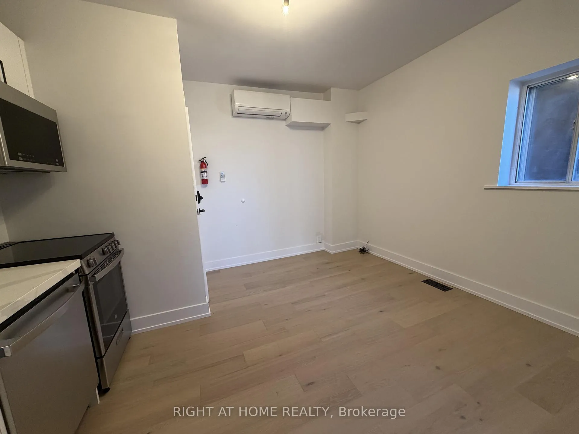 Photo 8 of Unit 201, 2245 Dundas Street W, Toronto, High Park-Swansea — HOMEH