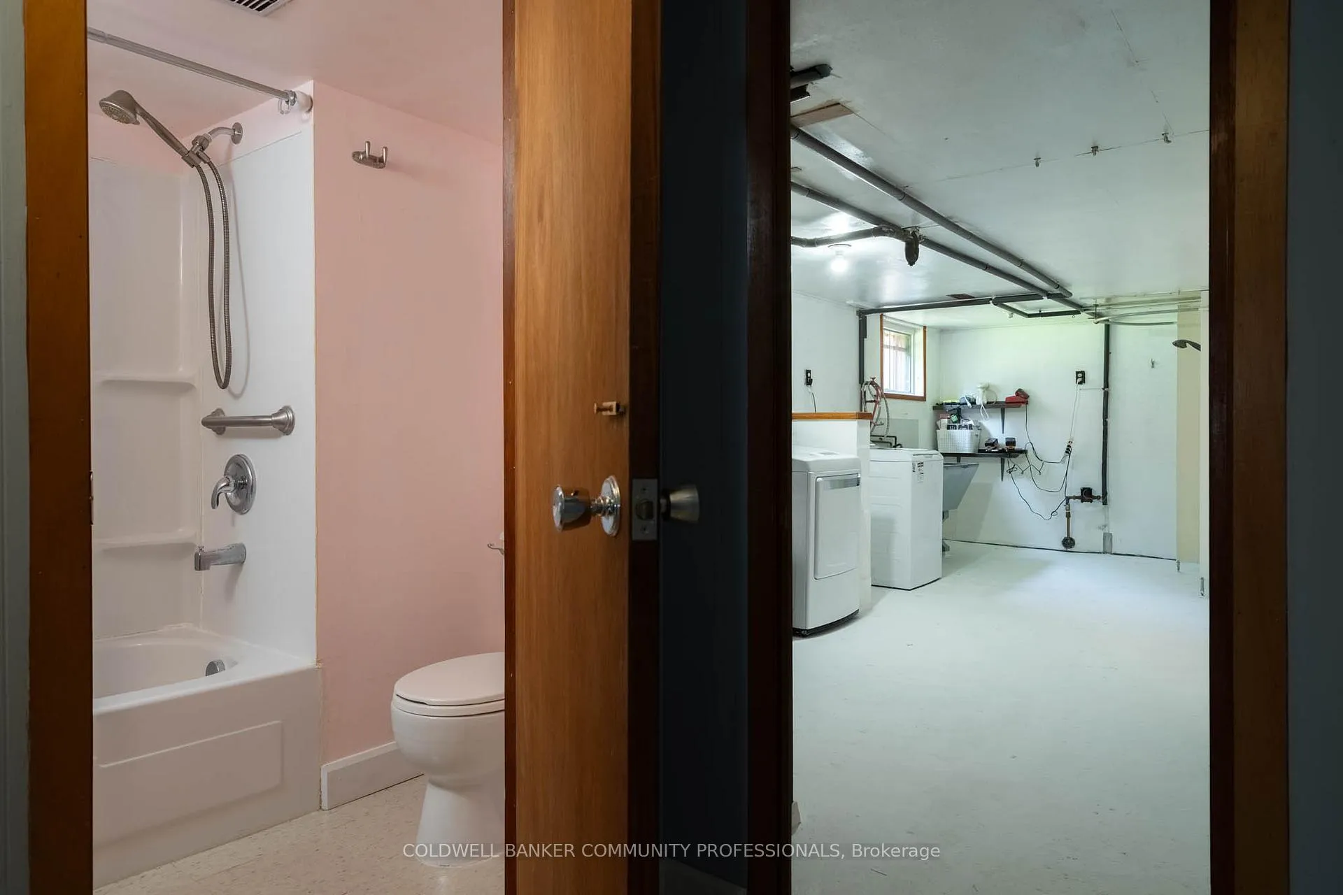 Photo 24 of 141 Rothsay Avenue, Hamilton, Delta — HOMEH