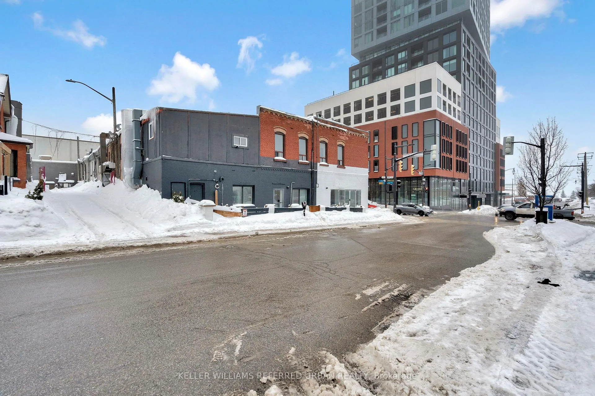 Front of 66 Dunlop Street W