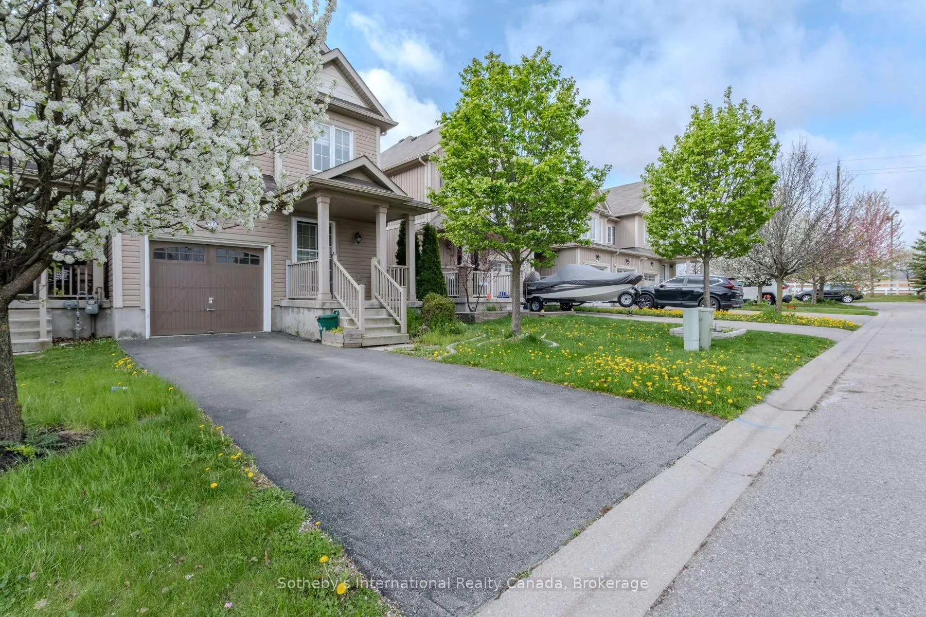 Photo 2 of 17 Dwyer Court, Brantford, Empire South — HOMEH