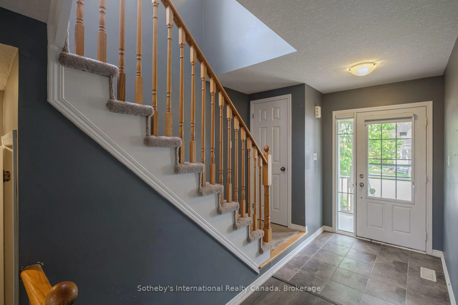 Photo 4 of 17 Dwyer Court, Brantford, Empire South — HOMEH