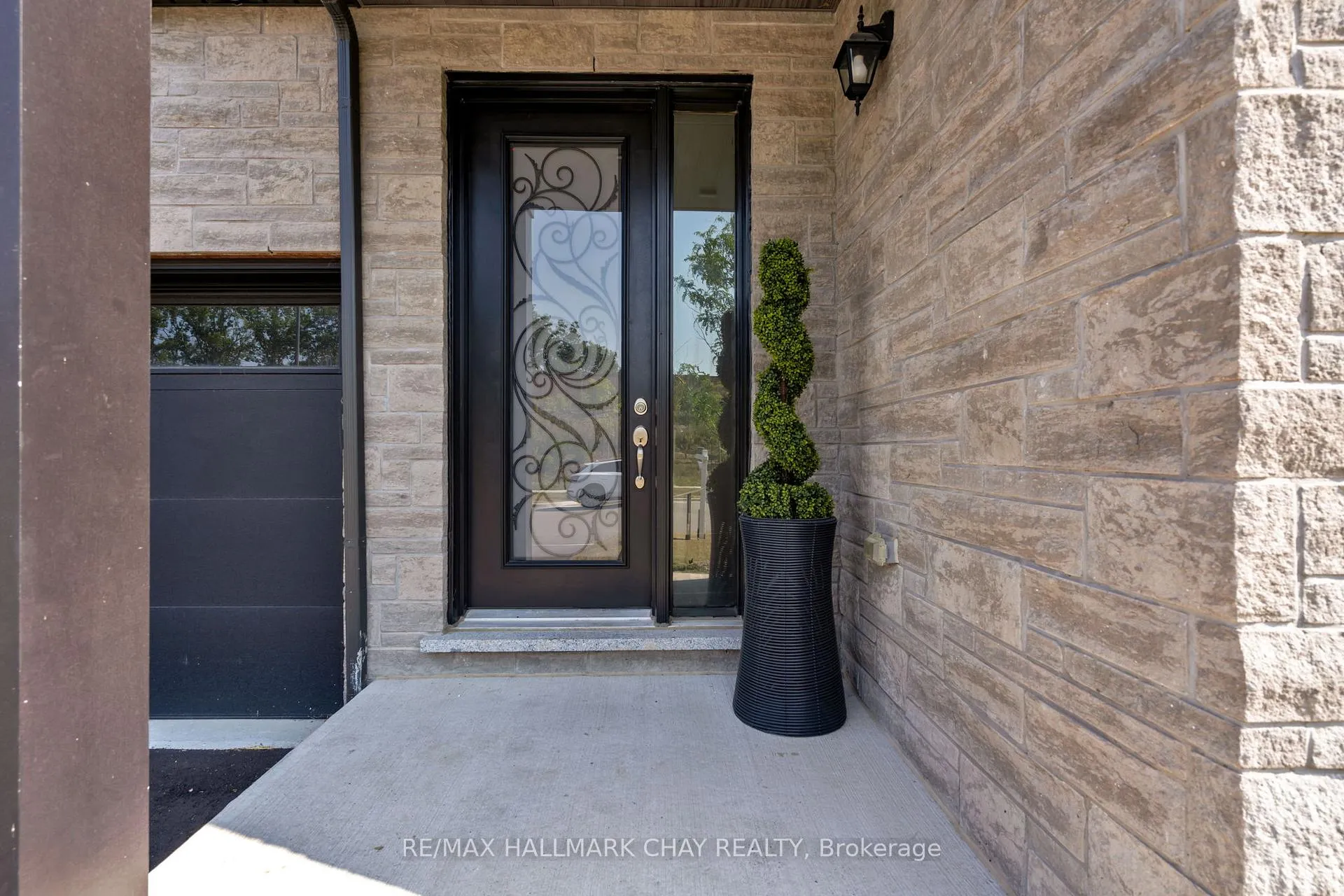 Photo 2 of 43 Calypso Avenue, Springwater, Midhurst — HOMEH