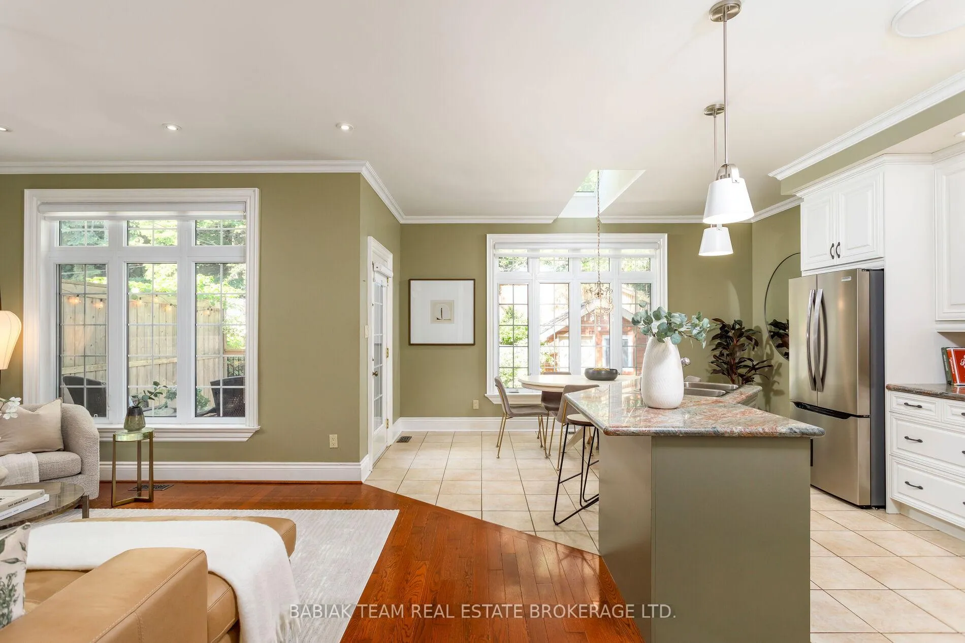 Photo 11 of 3 Humbercrest Boulevard, Toronto, Lambton Baby Point — HOMEH
