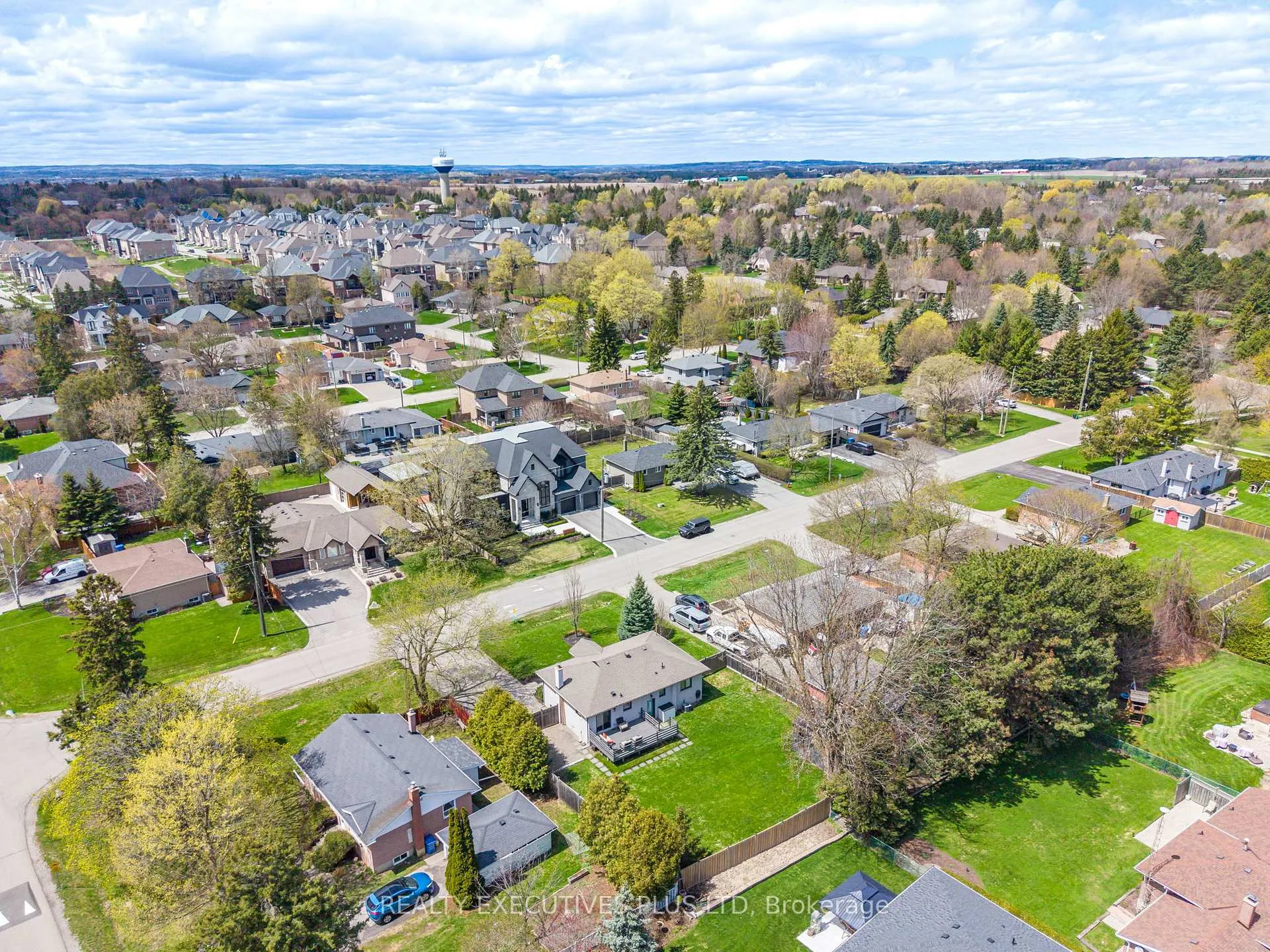 Photo 3 of 9 Hazelbury Drive, King, Nobleton — HOMEH