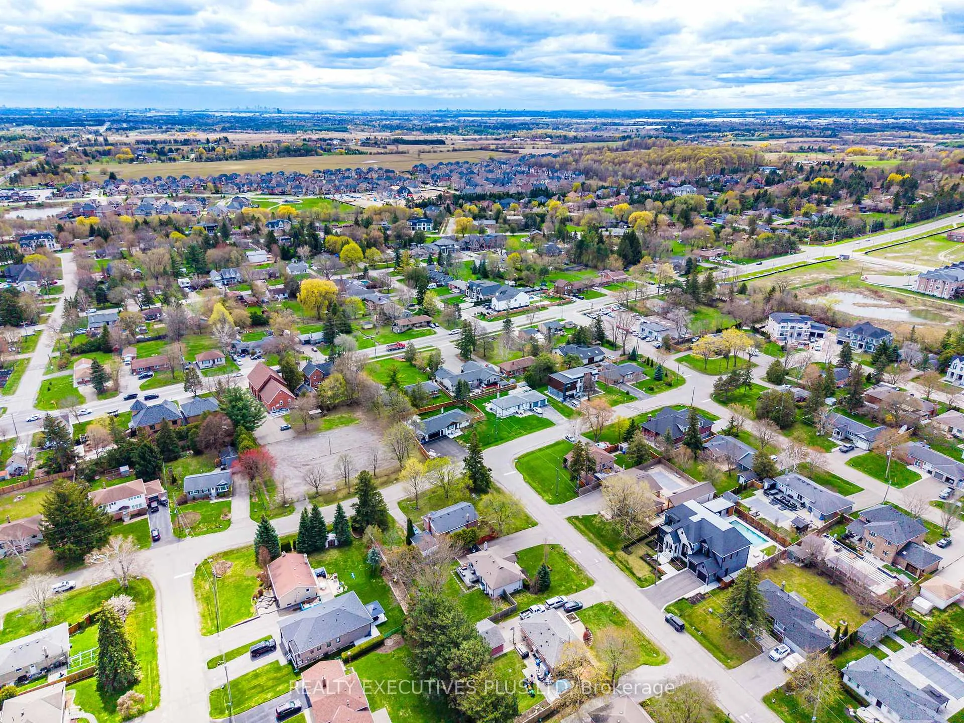Photo 32 of 9 Hazelbury Drive, King, Nobleton — HOMEH