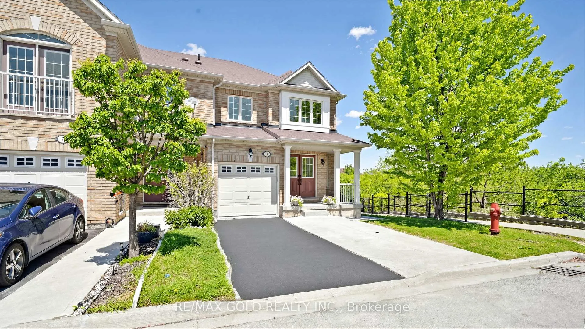 Photo 1 of 9 Edgewater Court, Brampton, Sandringham-Wellington — HOMEH