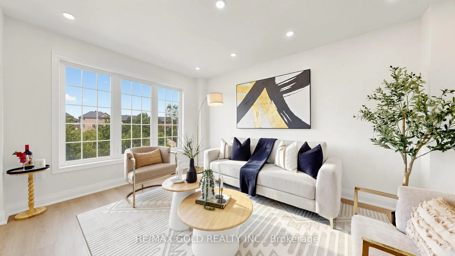Photo 9 of 9 Edgewater Court, Brampton, Sandringham-Wellington — HOMEH
