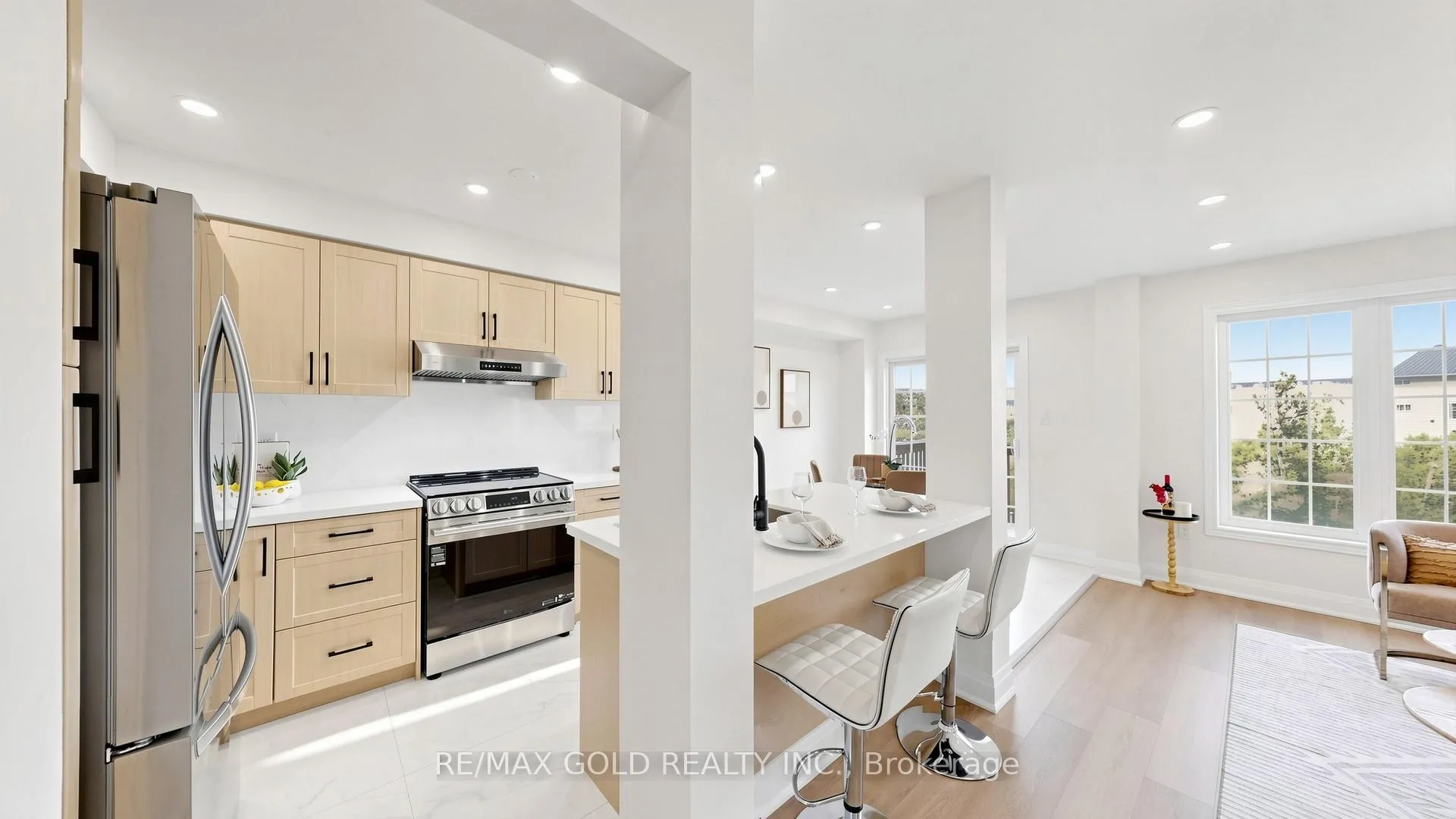 Photo 12 of 9 Edgewater Court, Brampton, Sandringham-Wellington — HOMEH