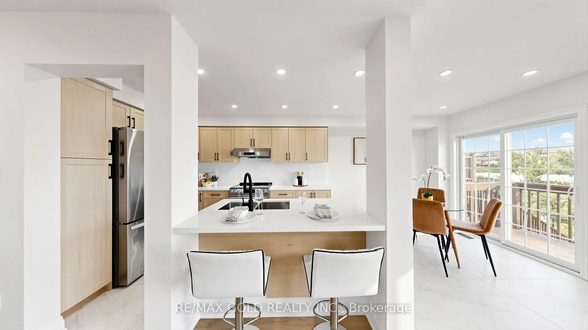 Photo 13 of 9 Edgewater Court, Brampton, Sandringham-Wellington — HOMEH