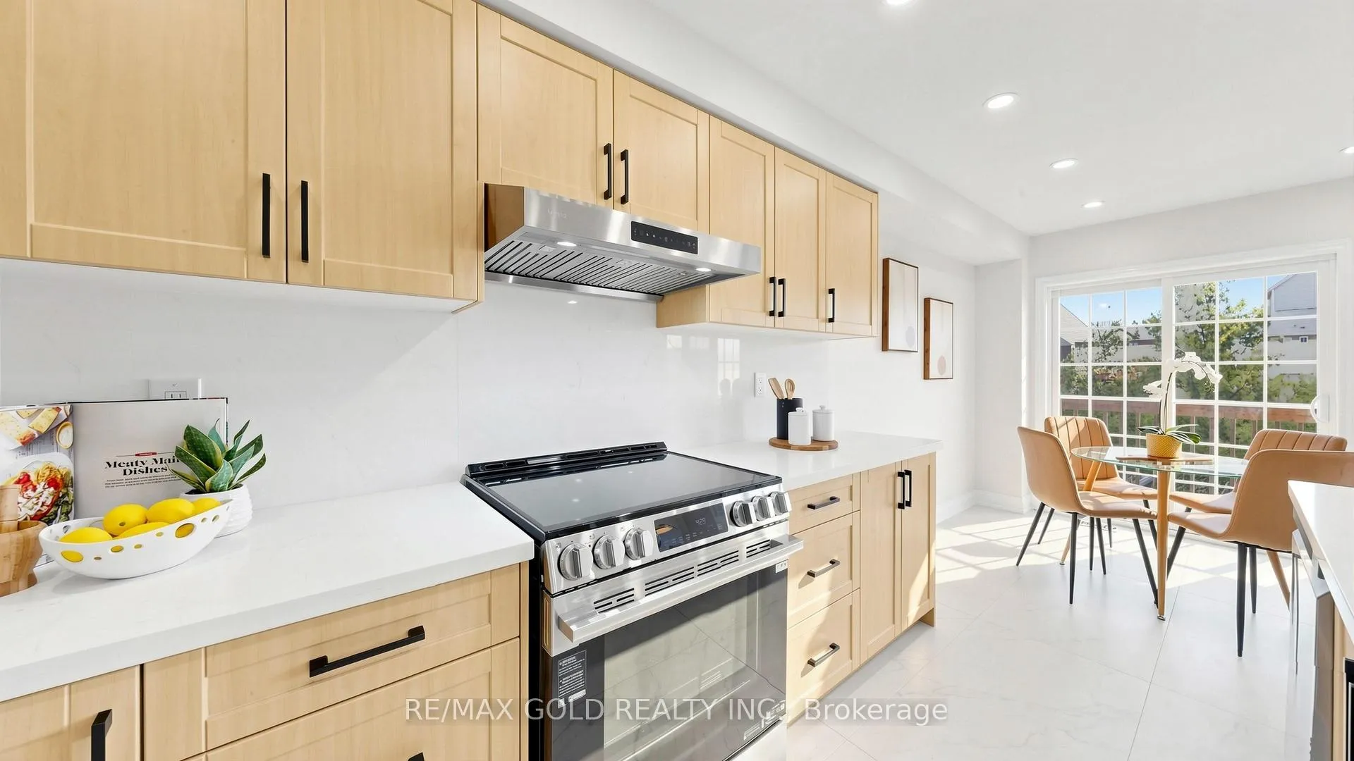 Photo 17 of 9 Edgewater Court, Brampton, Sandringham-Wellington — HOMEH