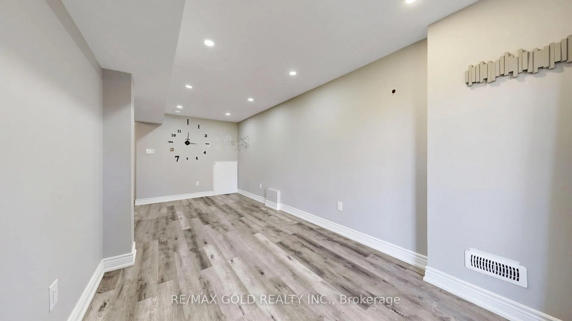 Photo 35 of 9 Edgewater Court, Brampton, Sandringham-Wellington — HOMEH