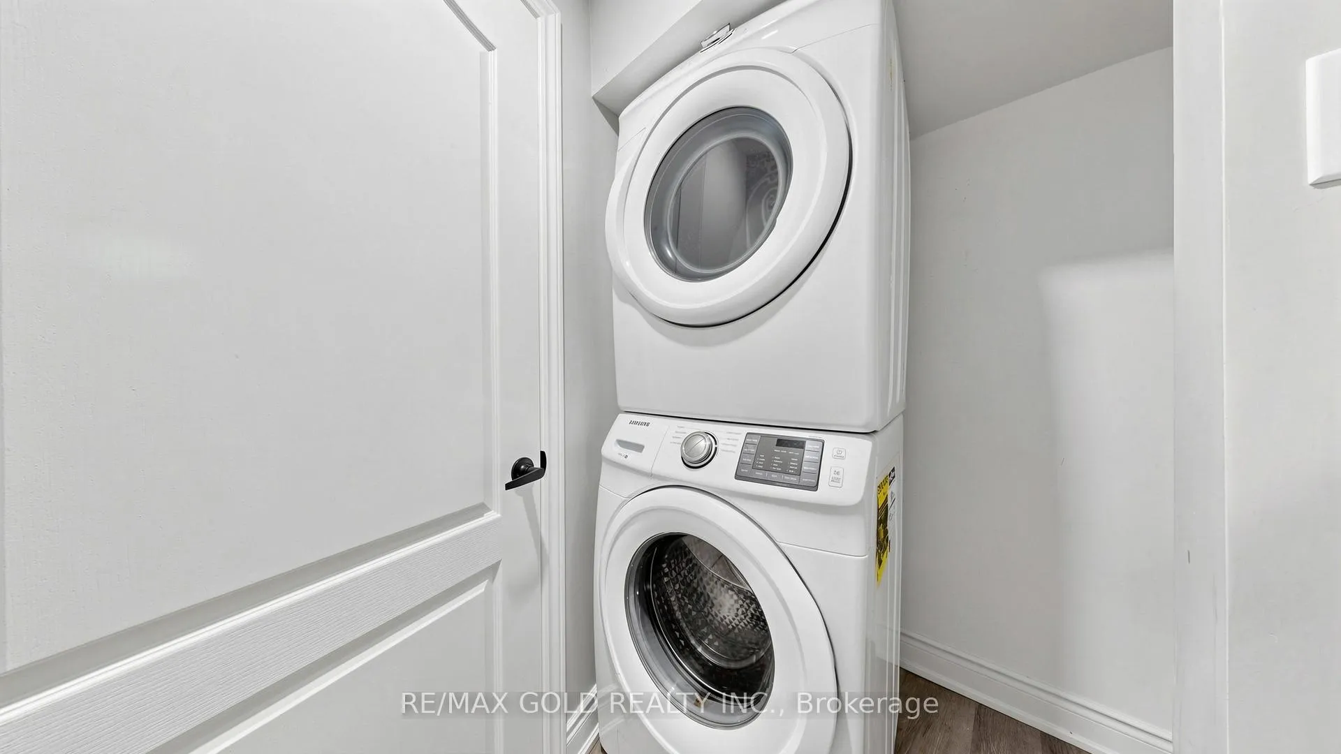 Photo 38 of 9 Edgewater Court, Brampton, Sandringham-Wellington — HOMEH