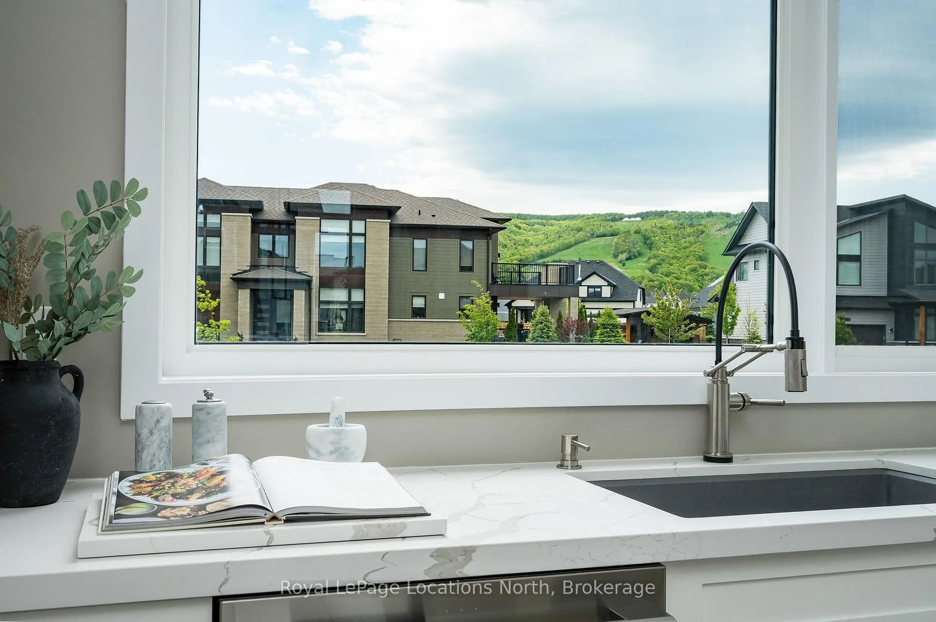 Photo 9 of 116 Stoneleigh Drive, Blue Mountains — HOMEH