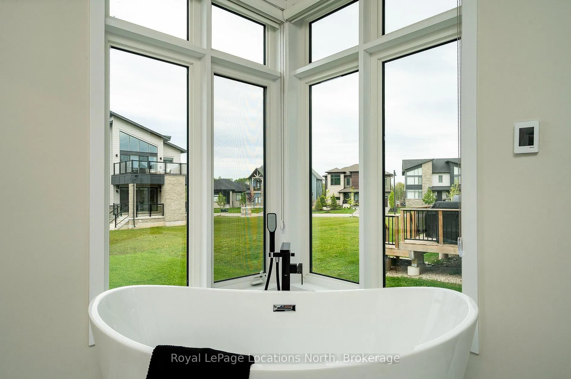 Photo 28 of 116 Stoneleigh Drive, Blue Mountains — HOMEH
