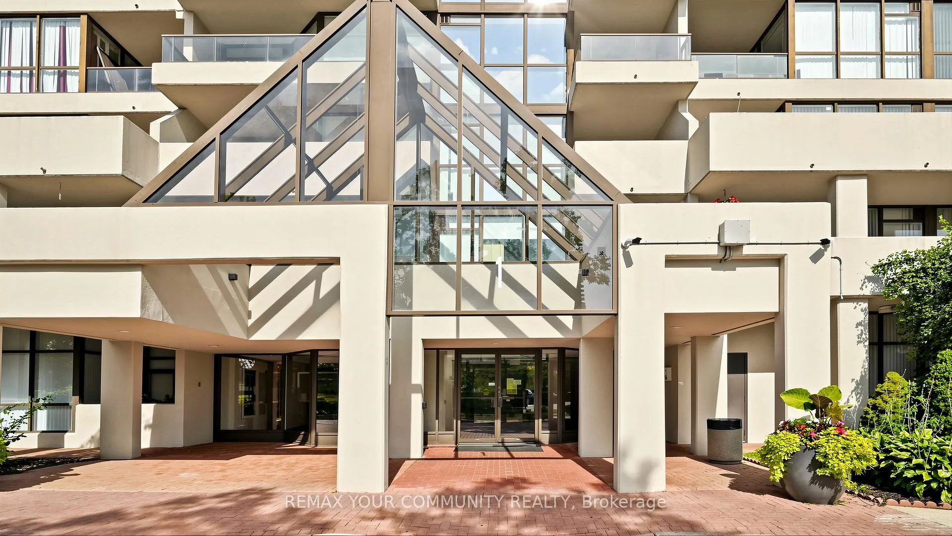 Photo 3 of Unit 1215, 1 Rowntree Road, Etobicoke, Mount Olive-Silverstone-Jamestown — HOMEH