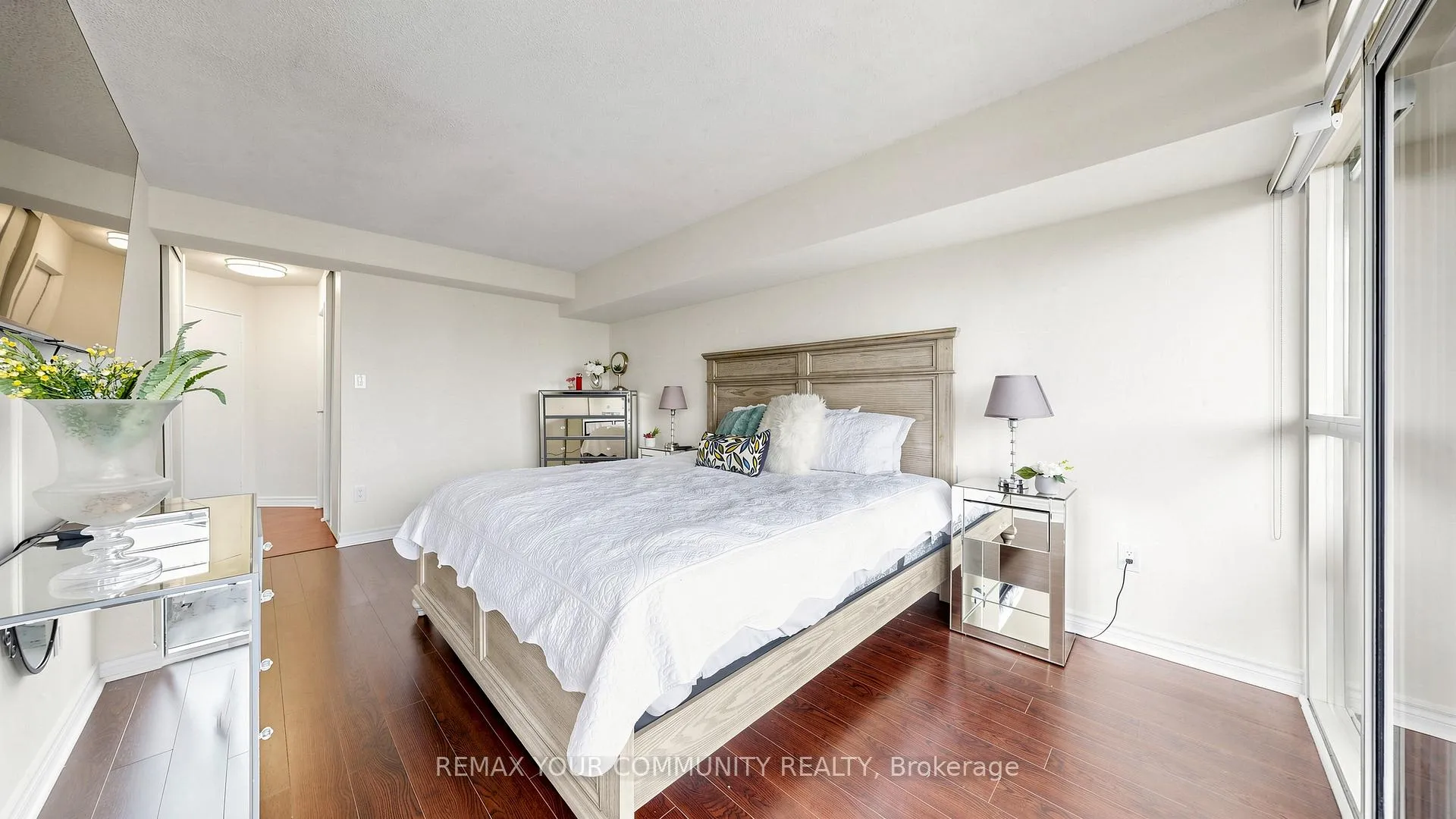 Photo 28 of Unit 1215, 1 Rowntree Road, Etobicoke, Mount Olive-Silverstone-Jamestown — HOMEH