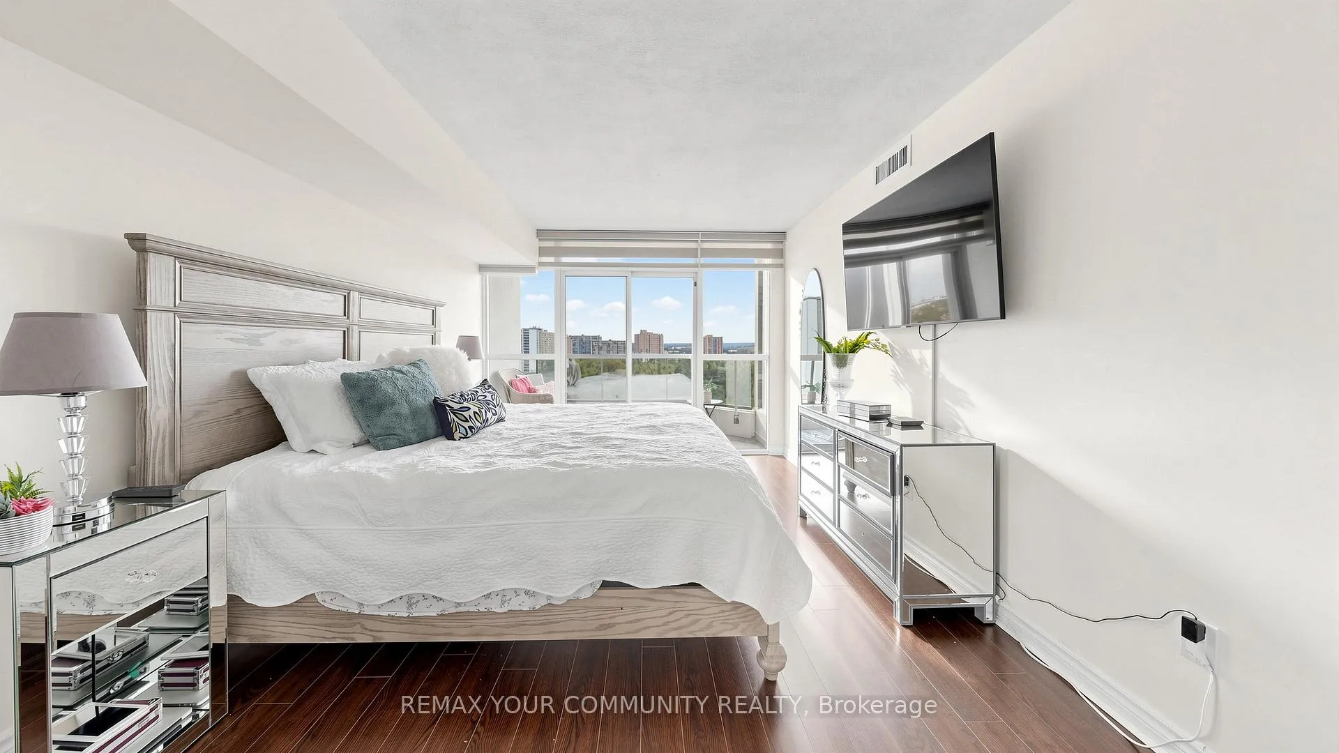 Photo 29 of Unit 1215, 1 Rowntree Road, Etobicoke, Mount Olive-Silverstone-Jamestown — HOMEH