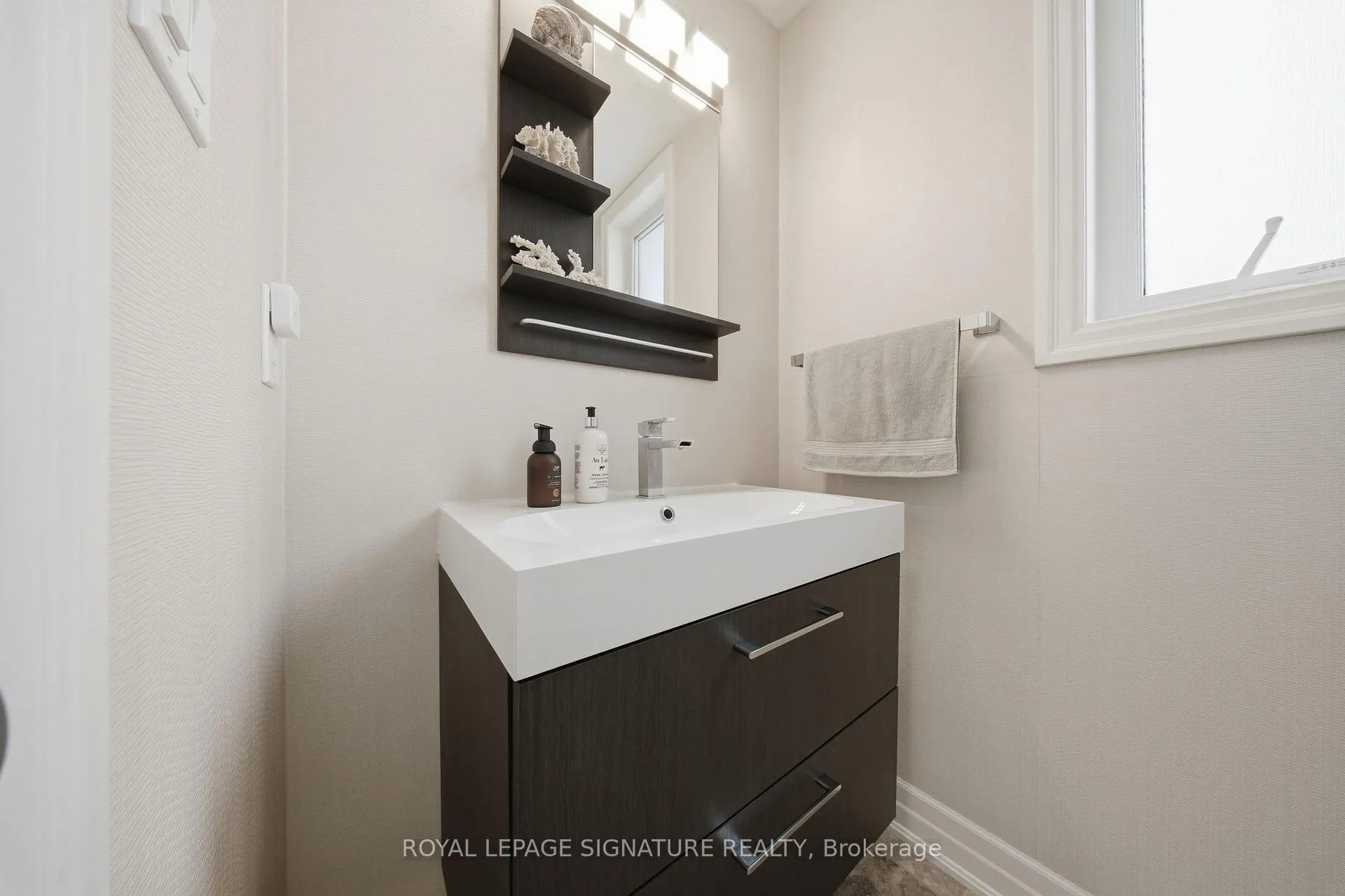 Photo 9 of 24 Fred Mason Street, Georgina, Keswick South — HOMEH
