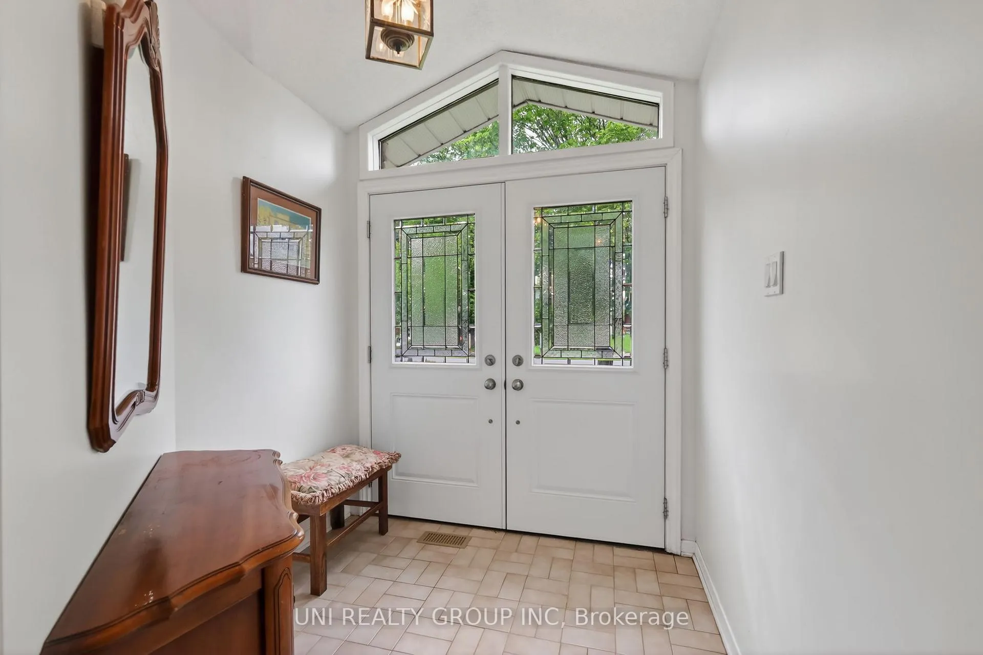 Photo 4 of 2554 Egan Road, Ottawa, Mooneys Bay/Riverside Park — HOMEH