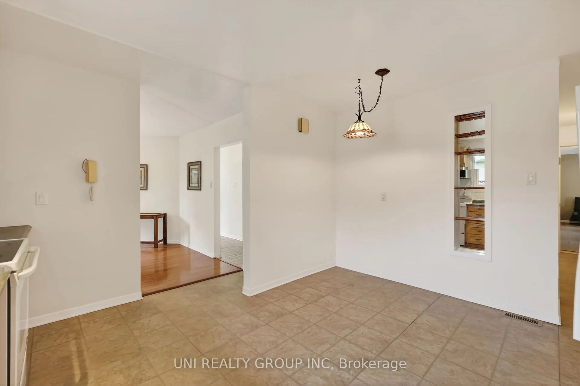 Photo 12 of 2554 Egan Road, Ottawa, Mooneys Bay/Riverside Park — HOMEH