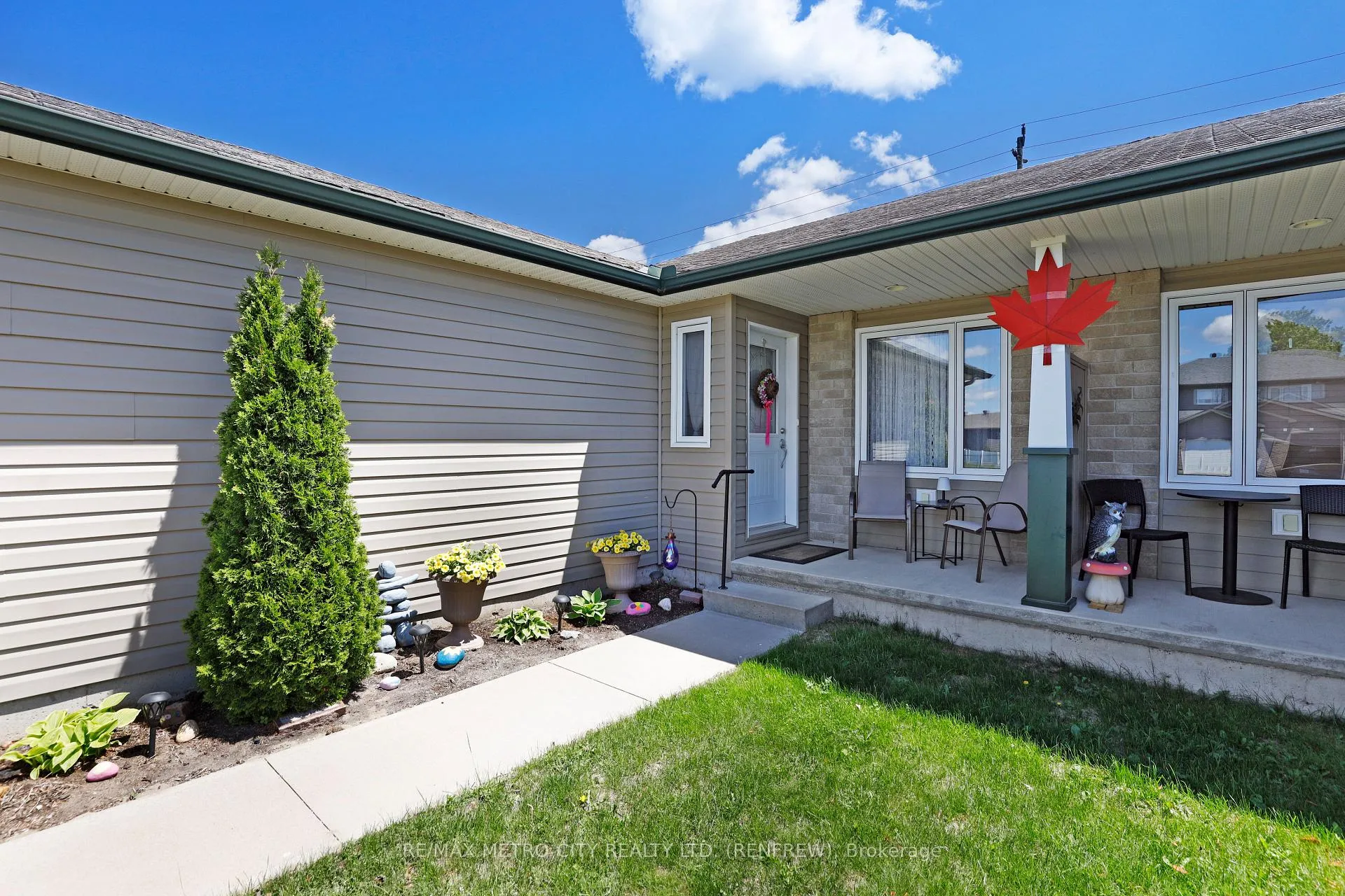 Photo 3 of 178 Elk Street, Renfrew — HOMEH