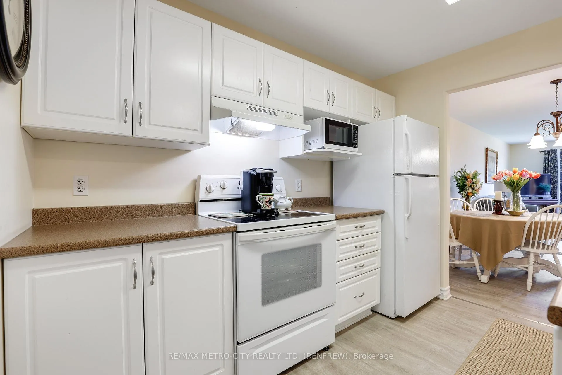 Photo 11 of 178 Elk Street, Renfrew — HOMEH