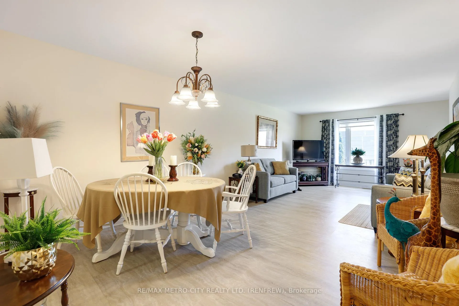Photo 15 of 178 Elk Street, Renfrew — HOMEH