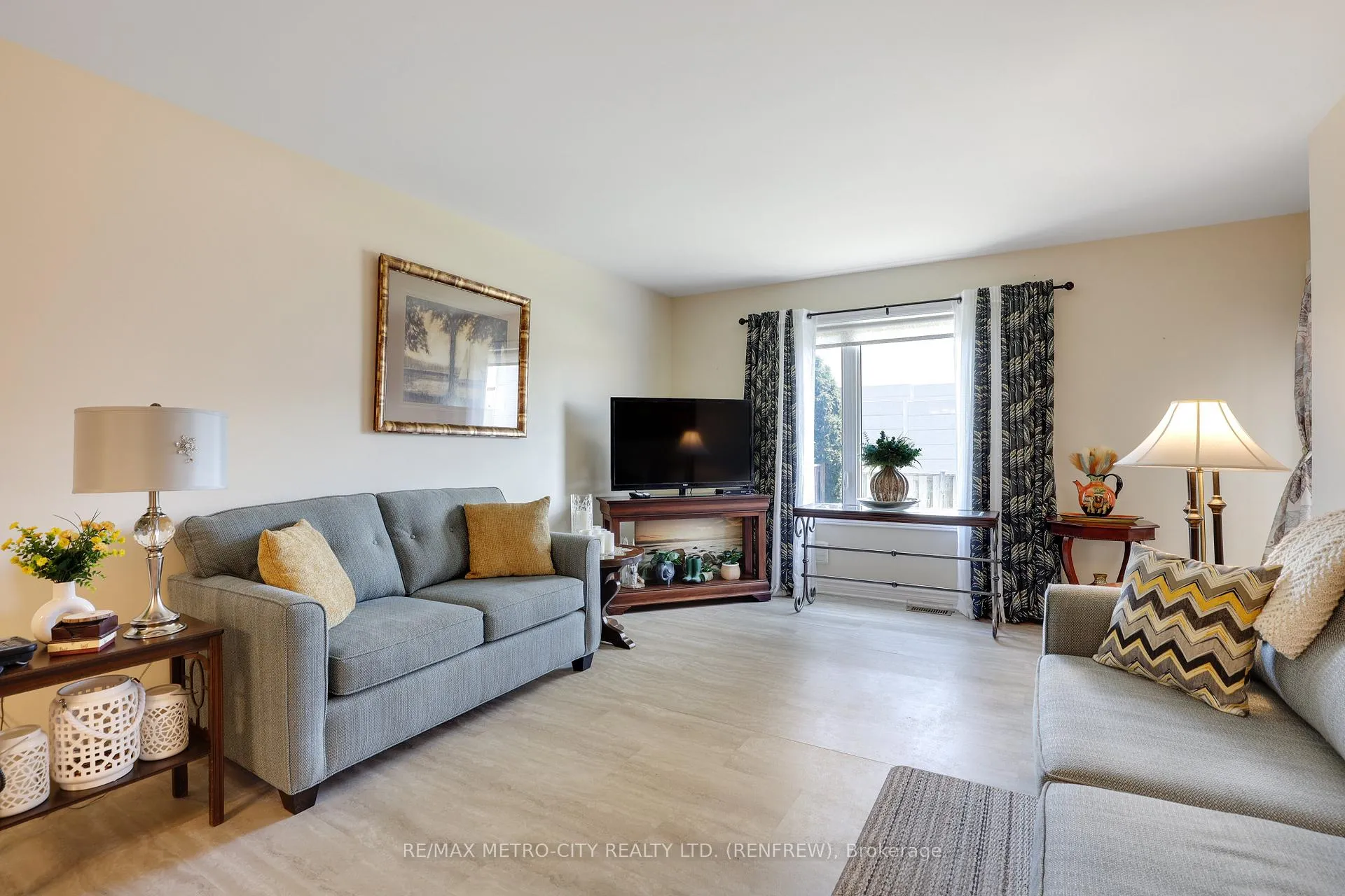 Photo 20 of 178 Elk Street, Renfrew — HOMEH
