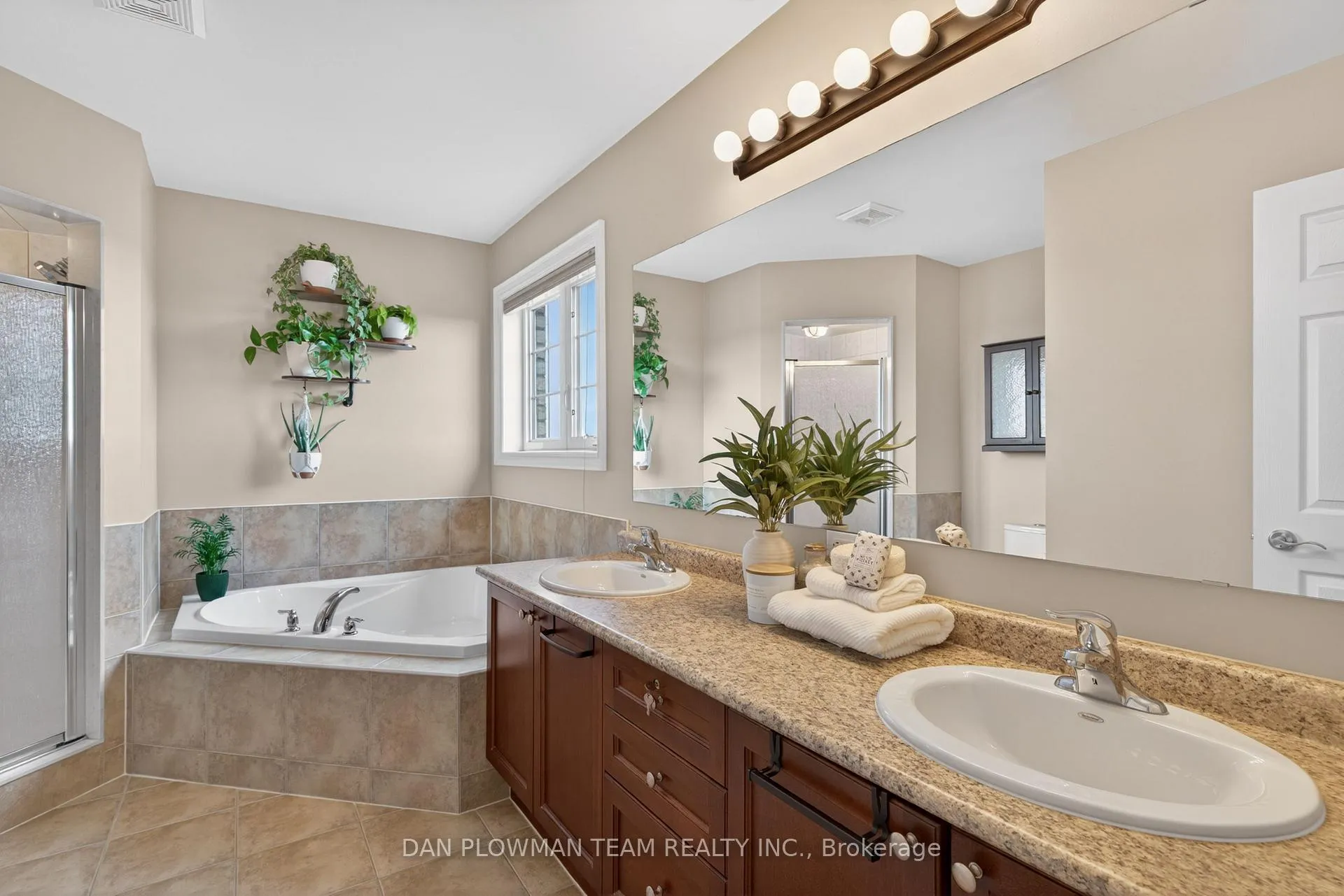 Photo 19 of 1609 Badgley Drive, Oshawa, Taunton — HOMEH
