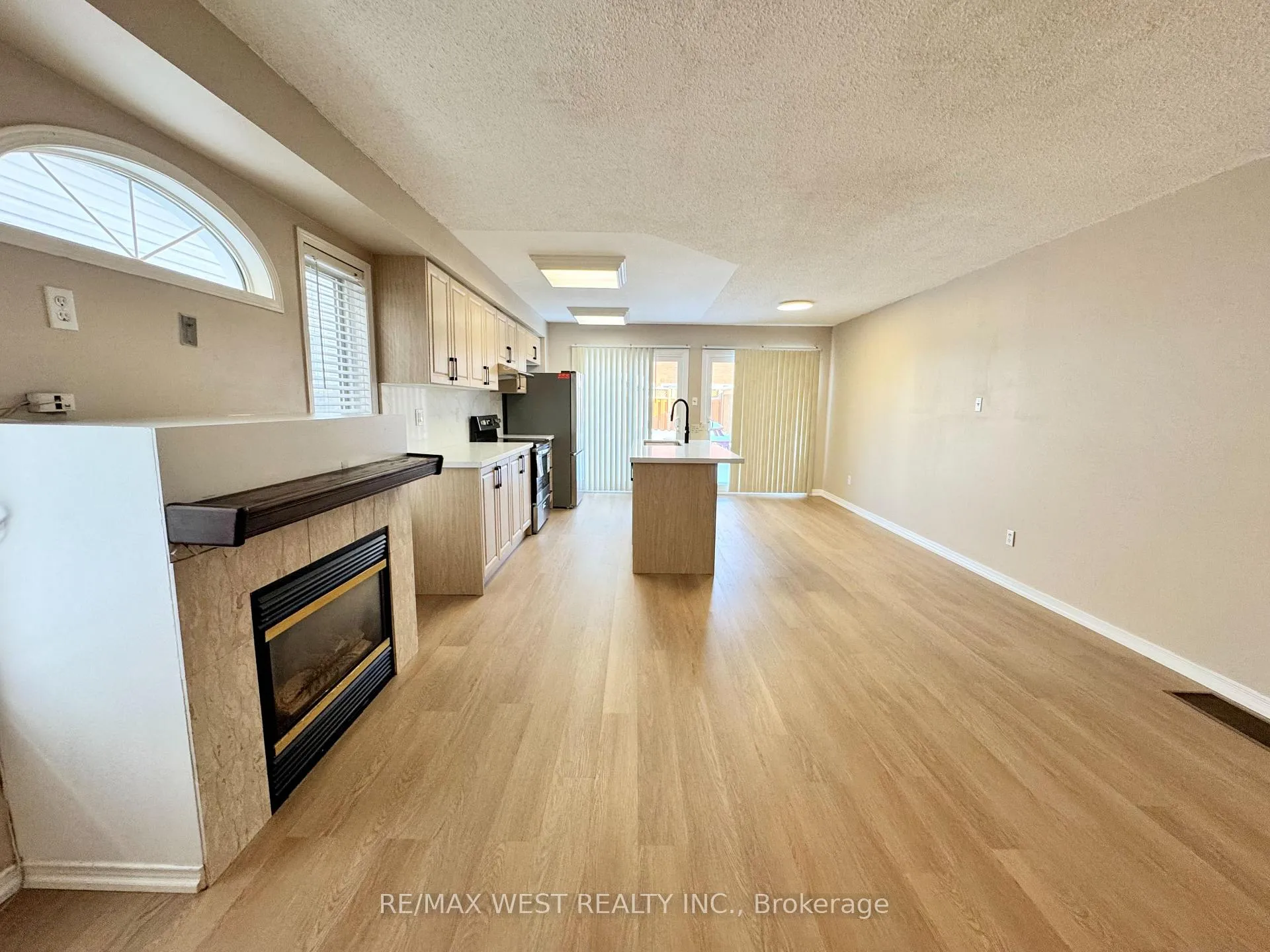 Photo 5 of 269 Pressed Brick Drive, Brampton, Brampton North — HOMEH