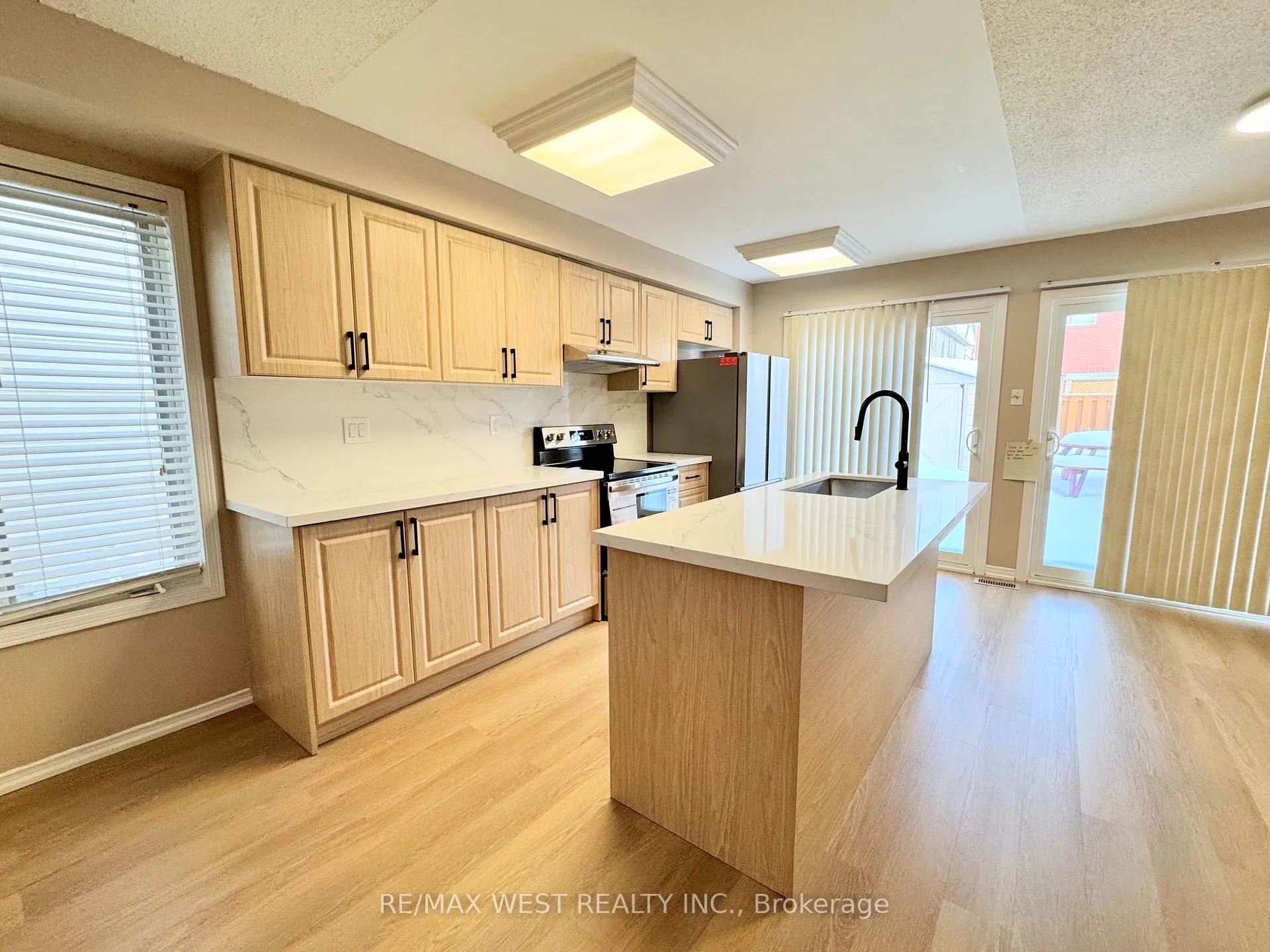 Photo 8 of 269 Pressed Brick Drive, Brampton, Brampton North — HOMEH