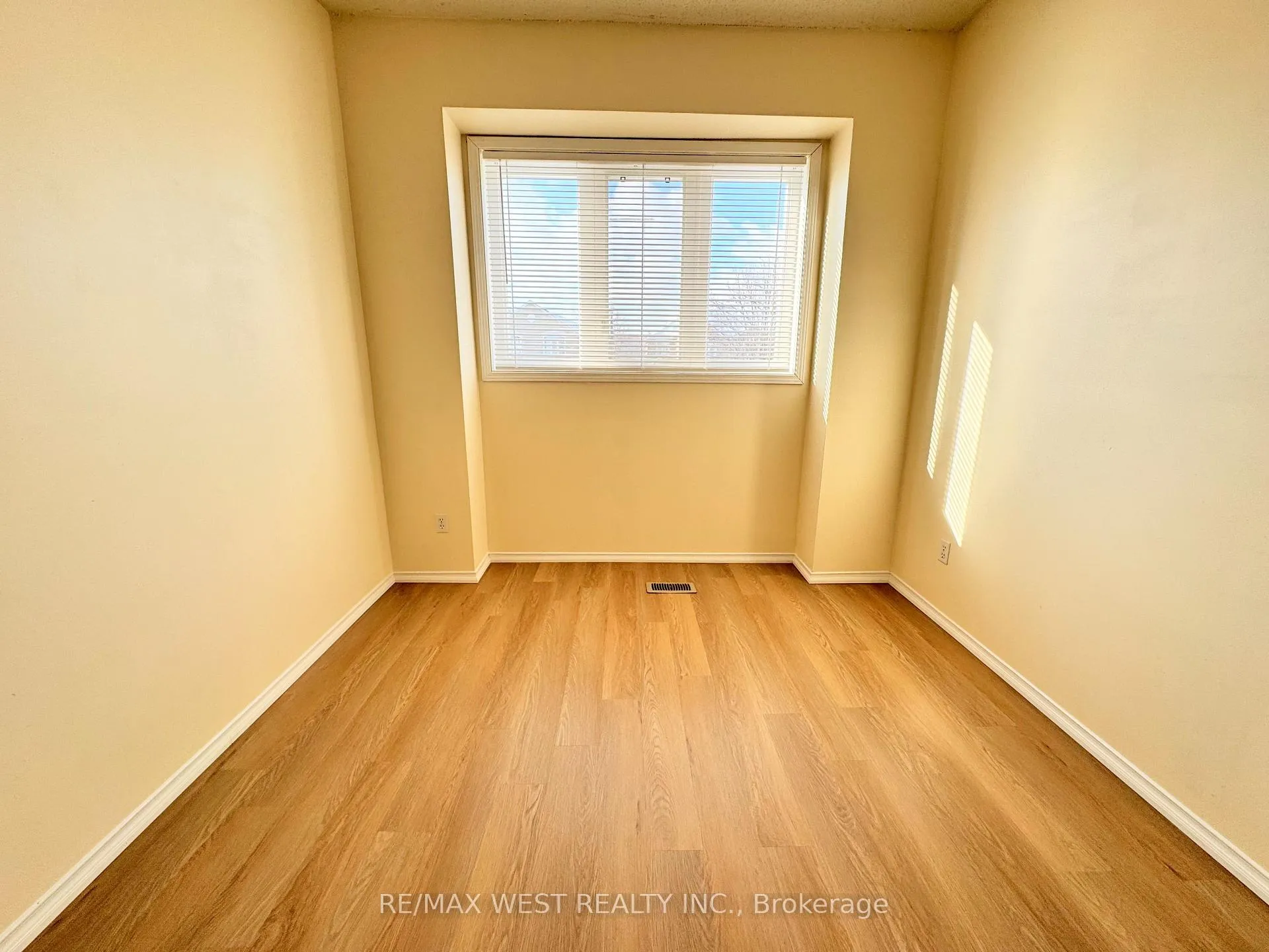 Photo 12 of 269 Pressed Brick Drive, Brampton, Brampton North — HOMEH