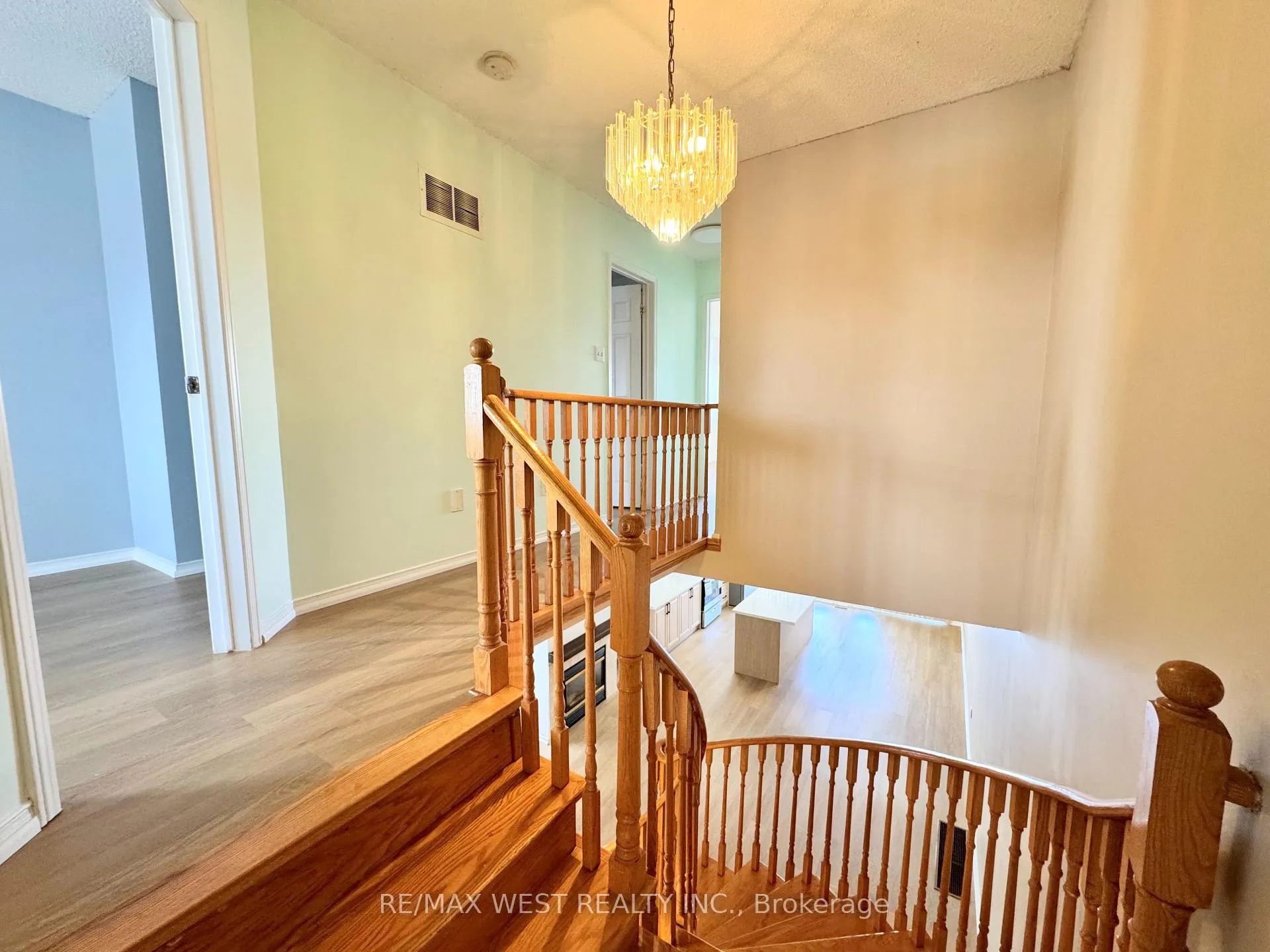 Photo 13 of 269 Pressed Brick Drive, Brampton, Brampton North — HOMEH