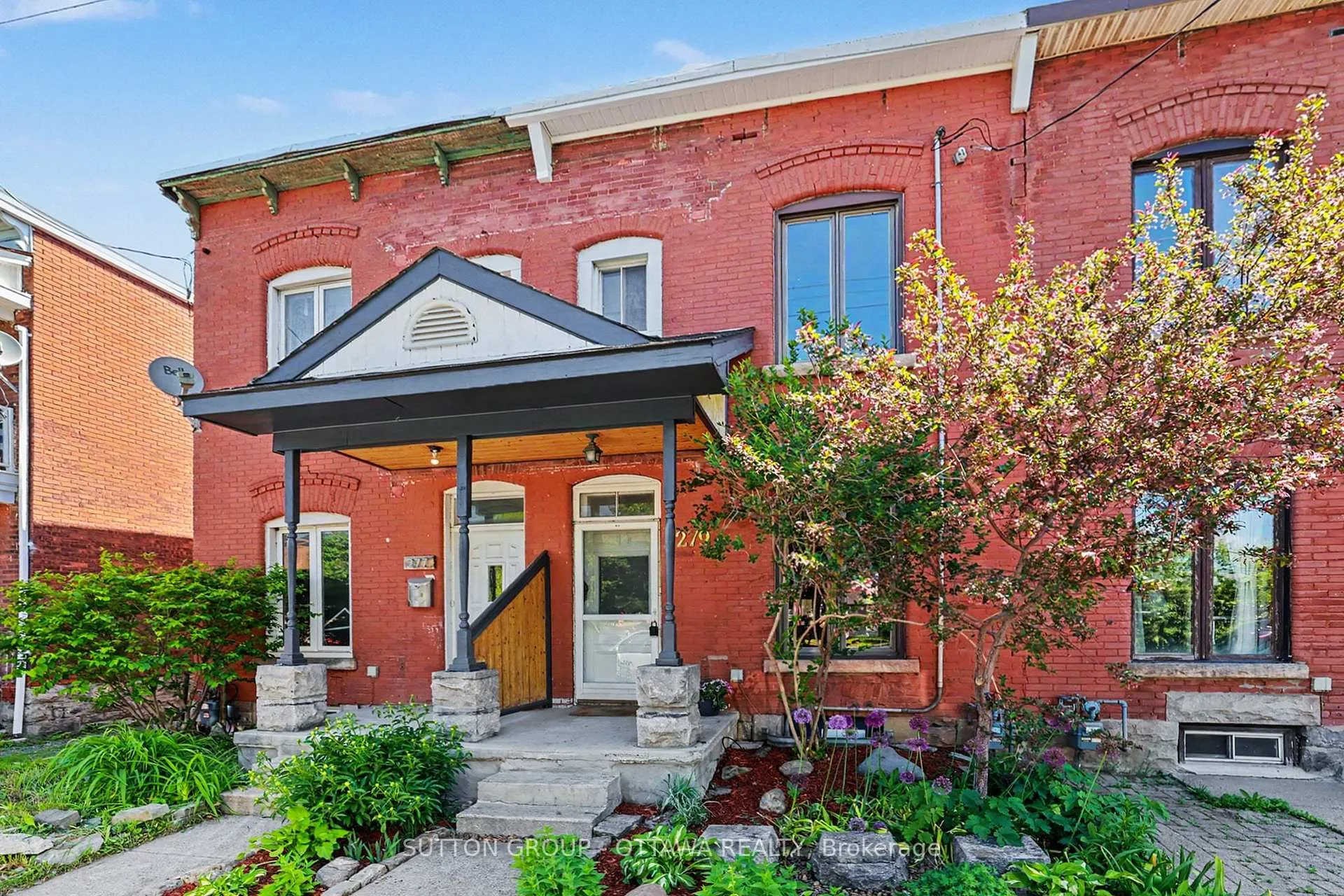 Front of 279 Cambridge Street N