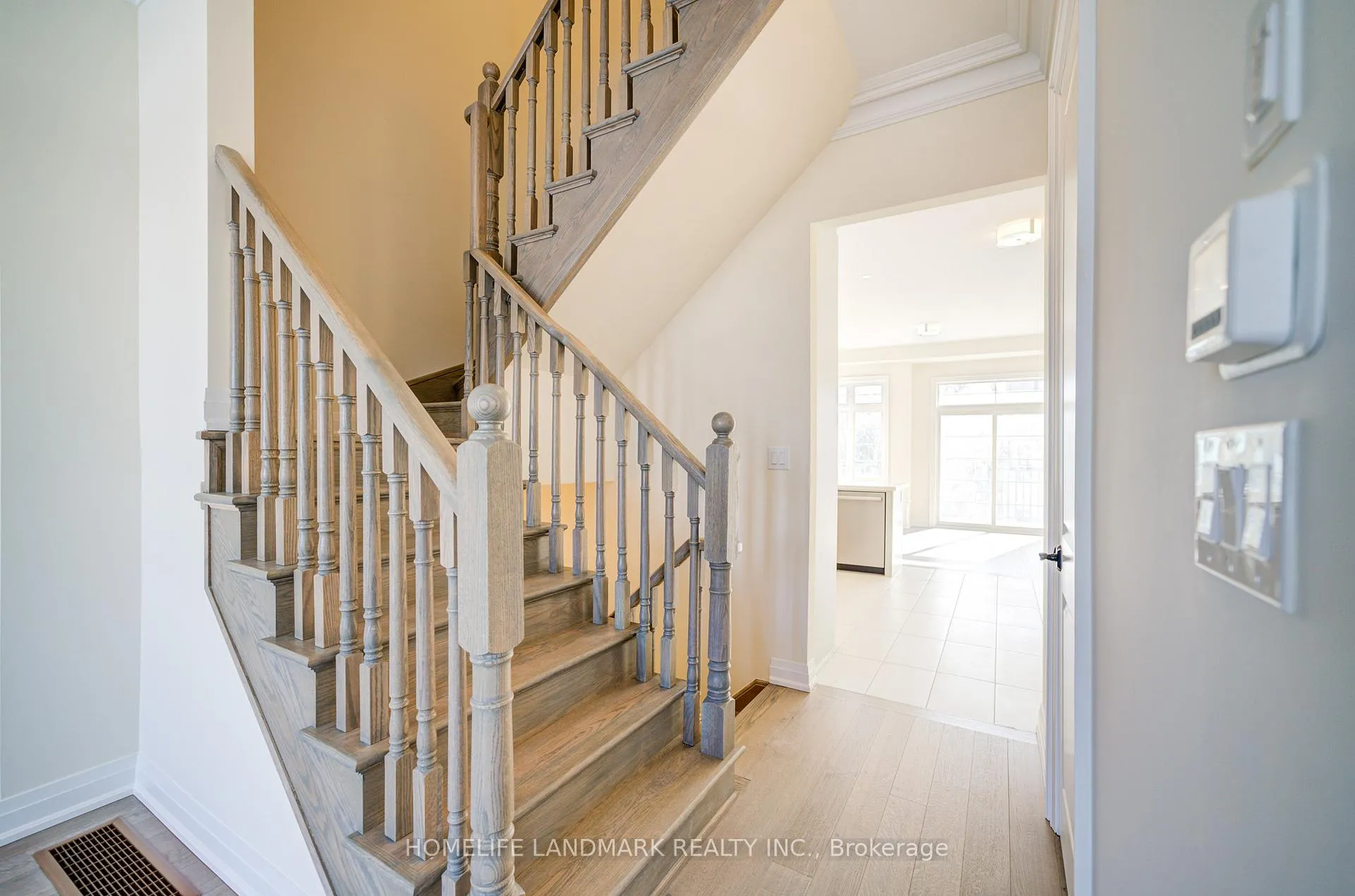 Photo 7 of 4285 Major Mackenzie Drive E, Markham, Angus Glen — HOMEH