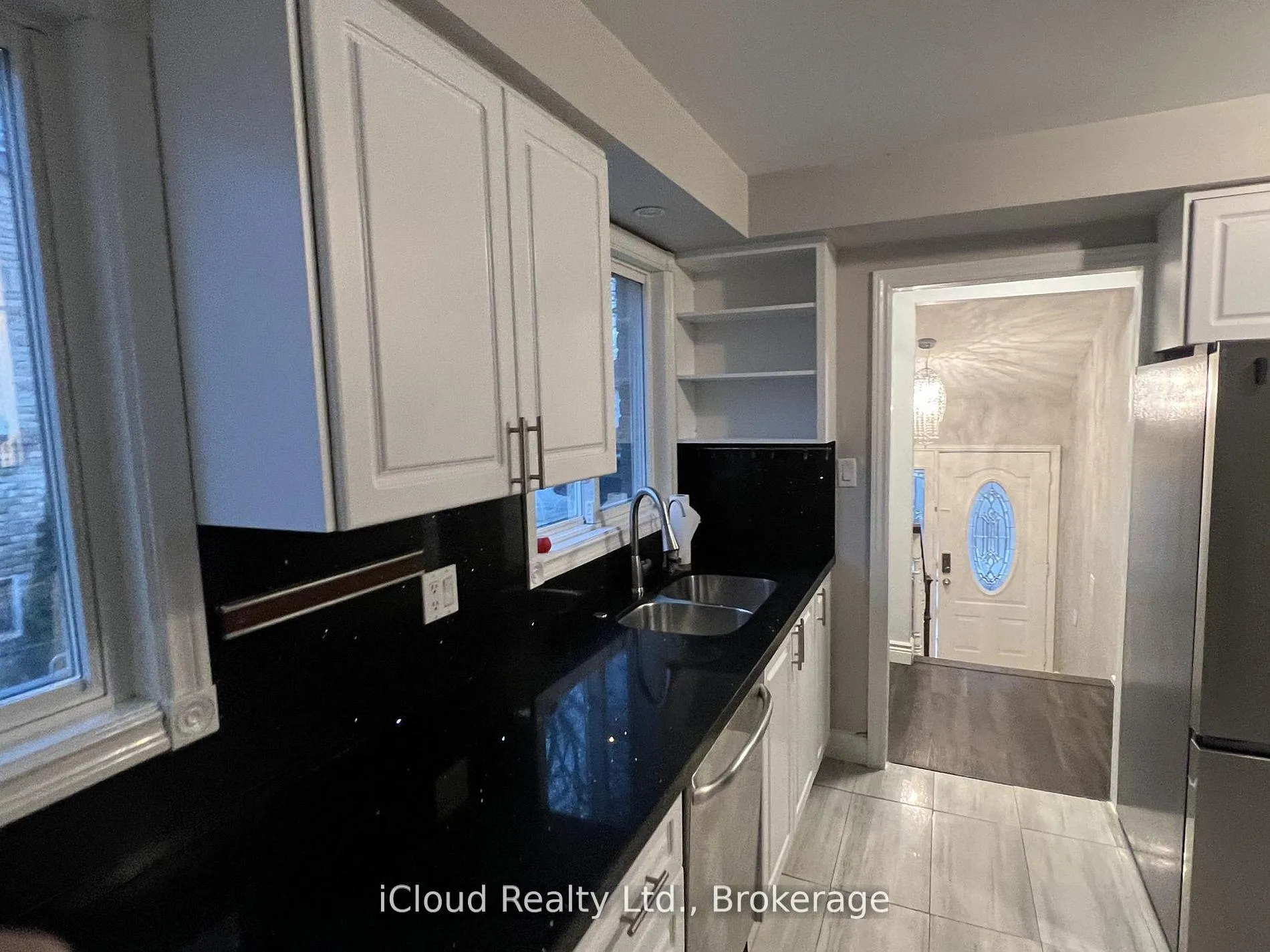 Photo 5 of 30 Salisbury Circle, Brampton, Brampton North — HOMEH