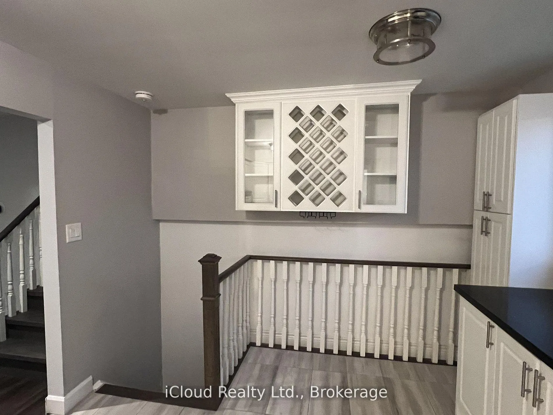Photo 6 of 30 Salisbury Circle, Brampton, Brampton North — HOMEH