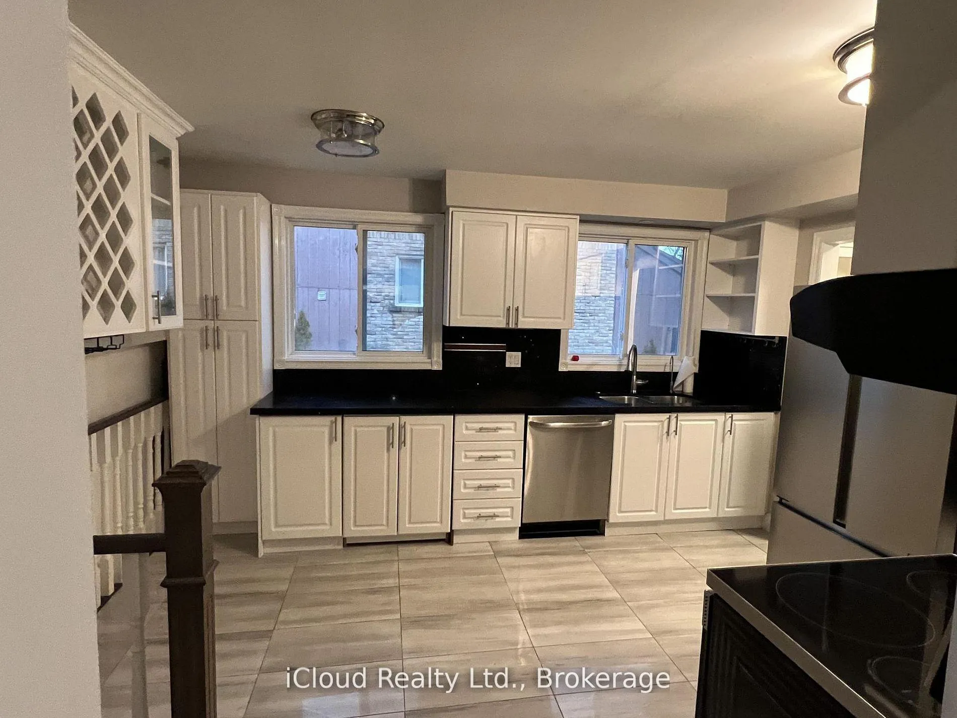 Photo 7 of 30 Salisbury Circle, Brampton, Brampton North — HOMEH