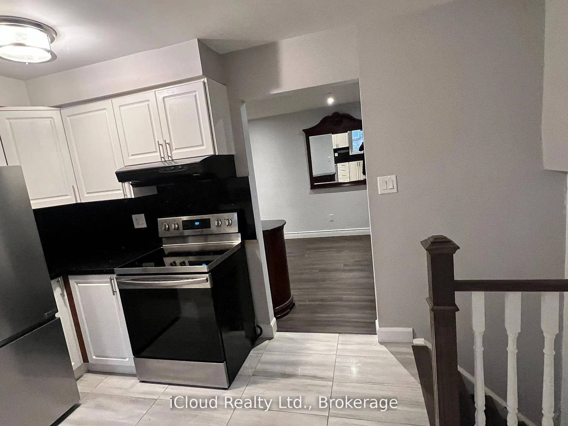 Photo 9 of 30 Salisbury Circle, Brampton, Brampton North — HOMEH