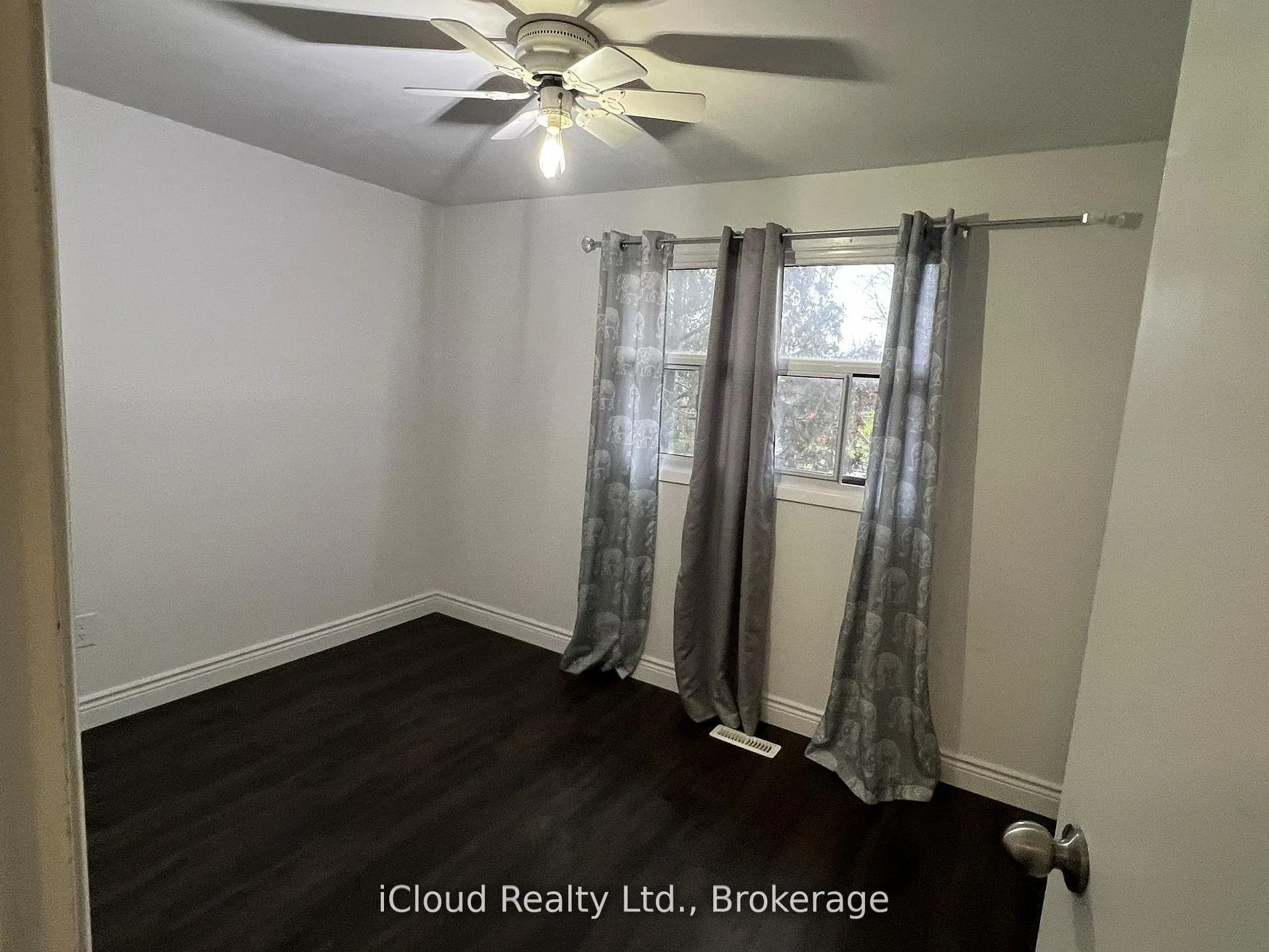 Photo 13 of 30 Salisbury Circle, Brampton, Brampton North — HOMEH