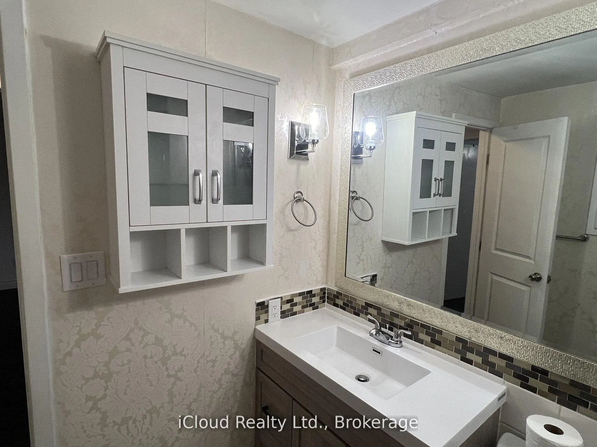 Photo 16 of 30 Salisbury Circle, Brampton, Brampton North — HOMEH